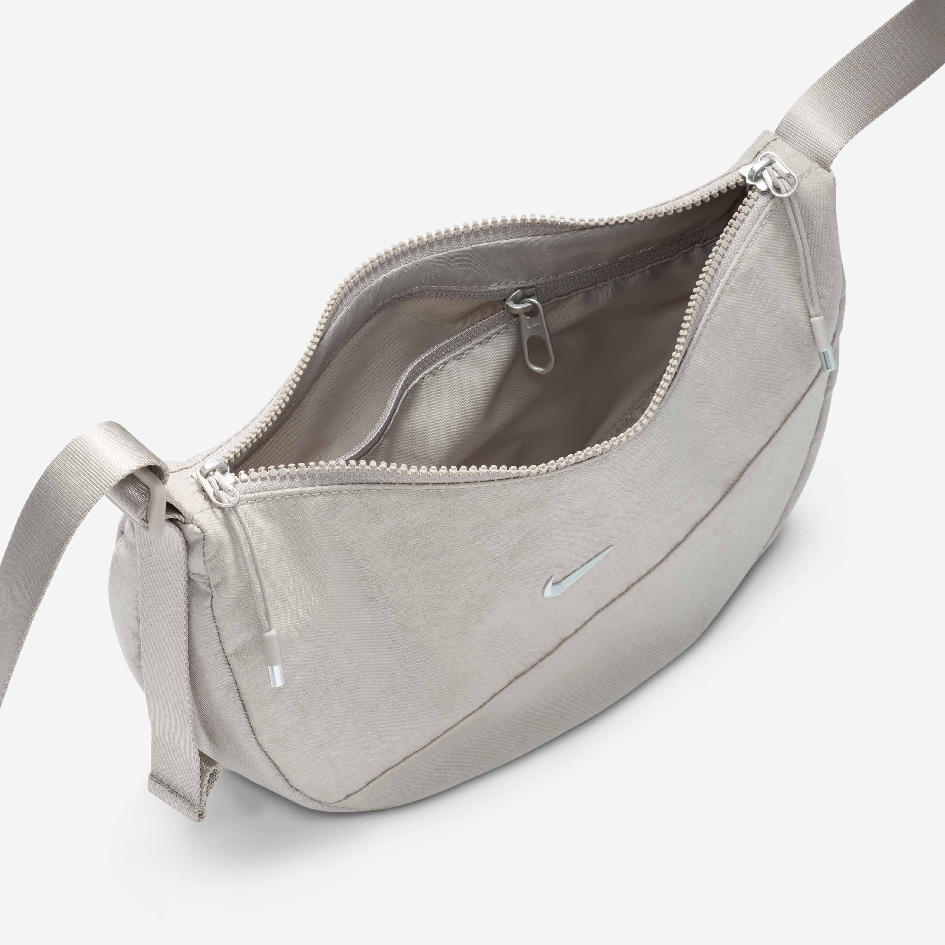 نايكي أورا image number 3