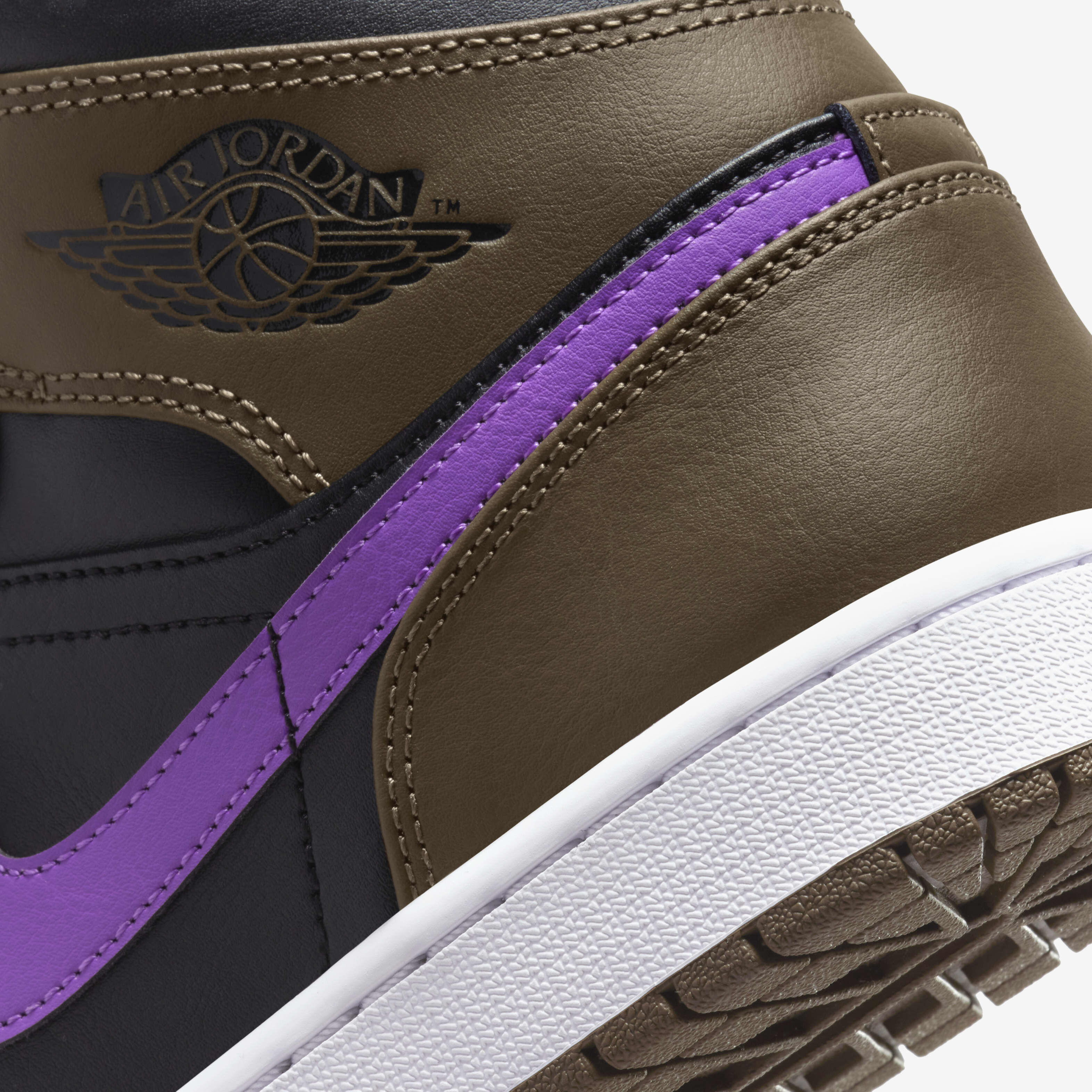 Air Jordan 1 Mid image number 7