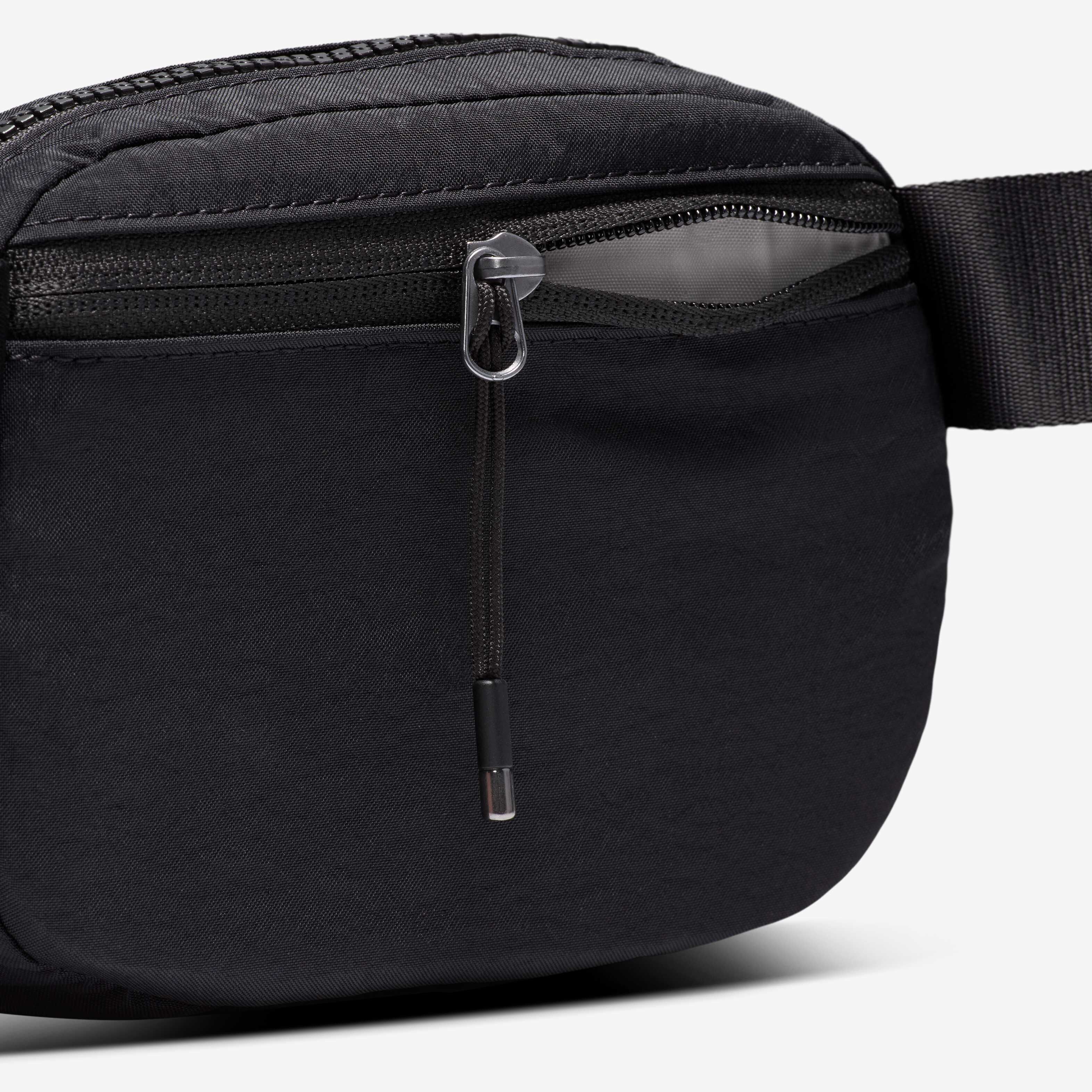 نايكي أورا image number 5