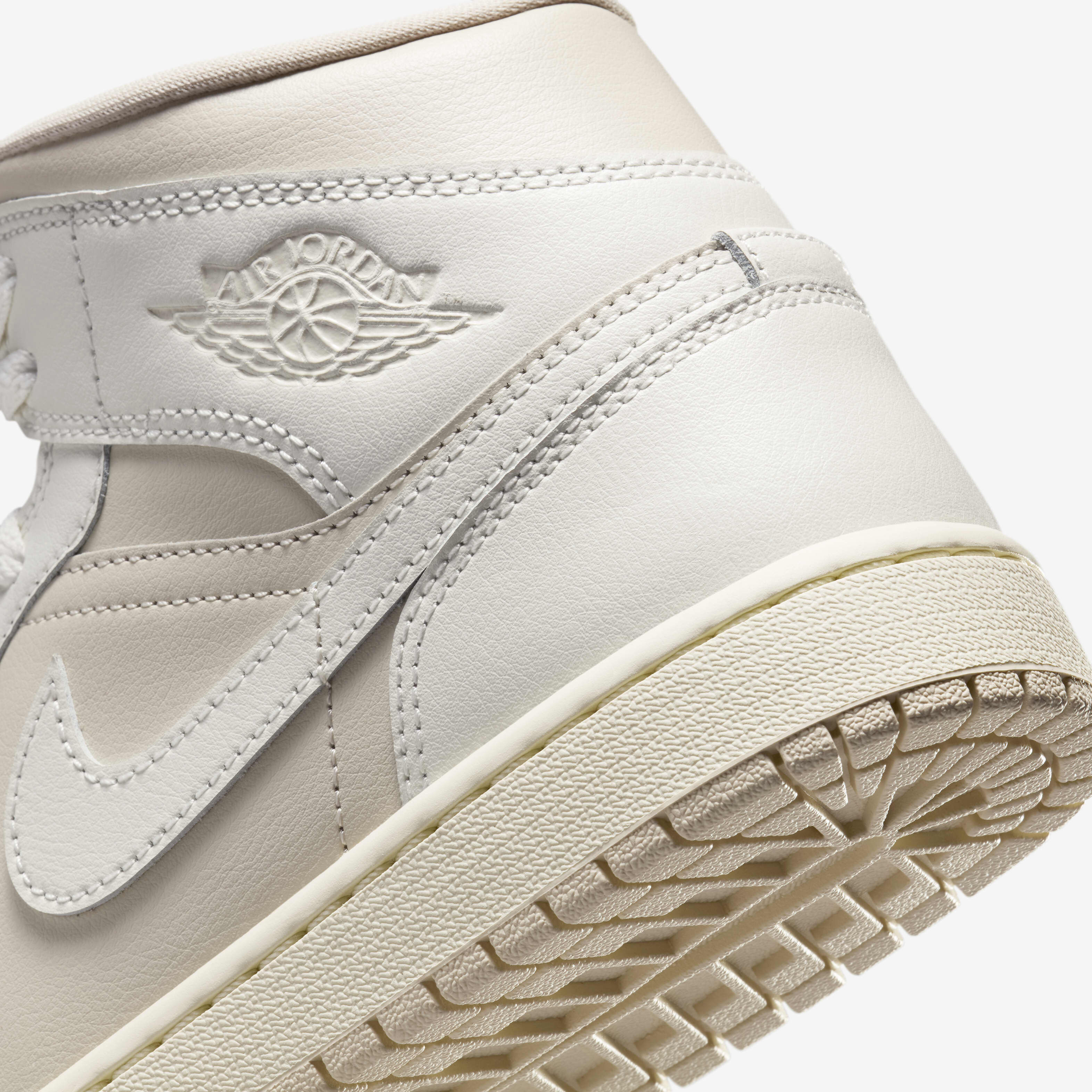 Nike air jordan 1 retro mid desert sand online
