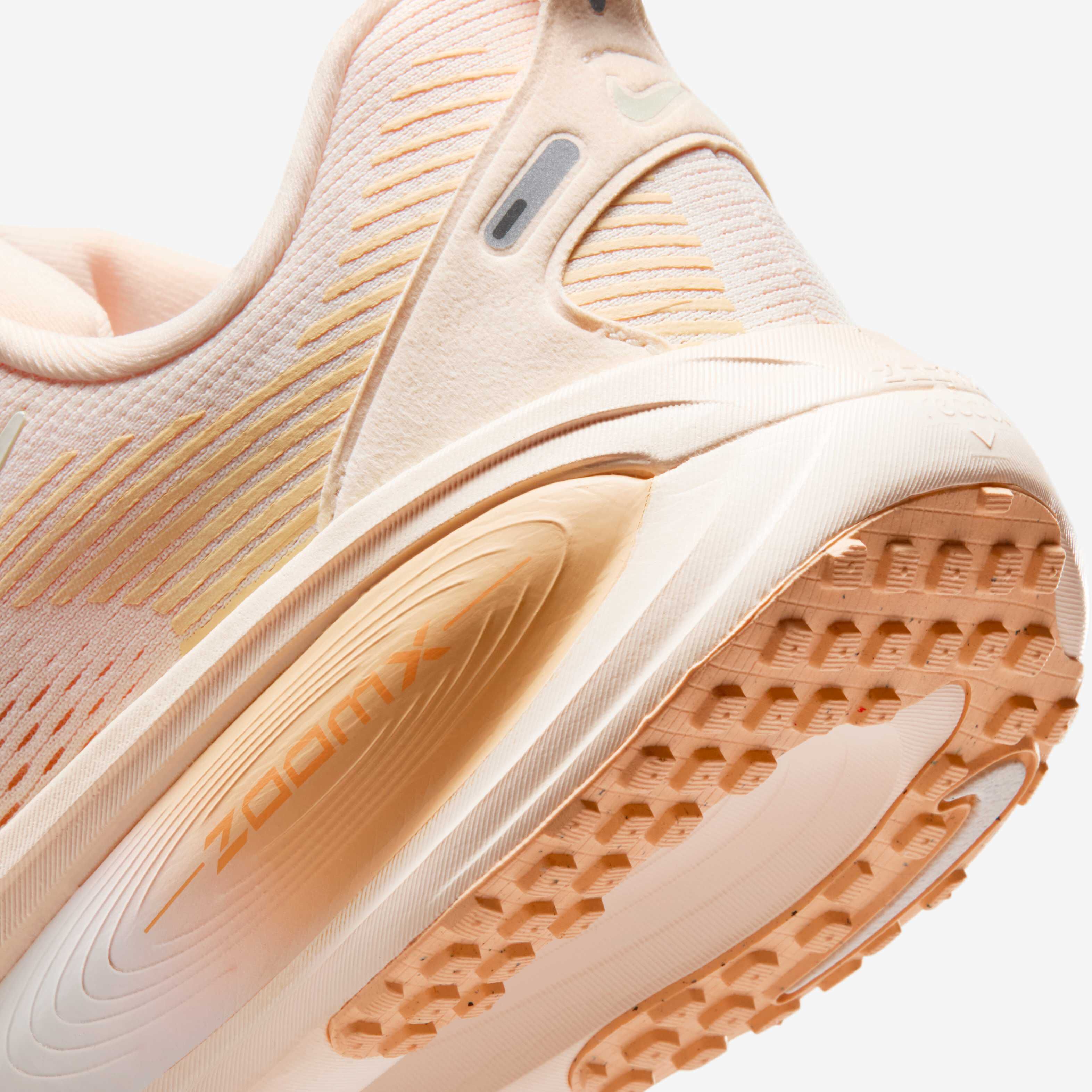 Nike Vomero 18 image number 7