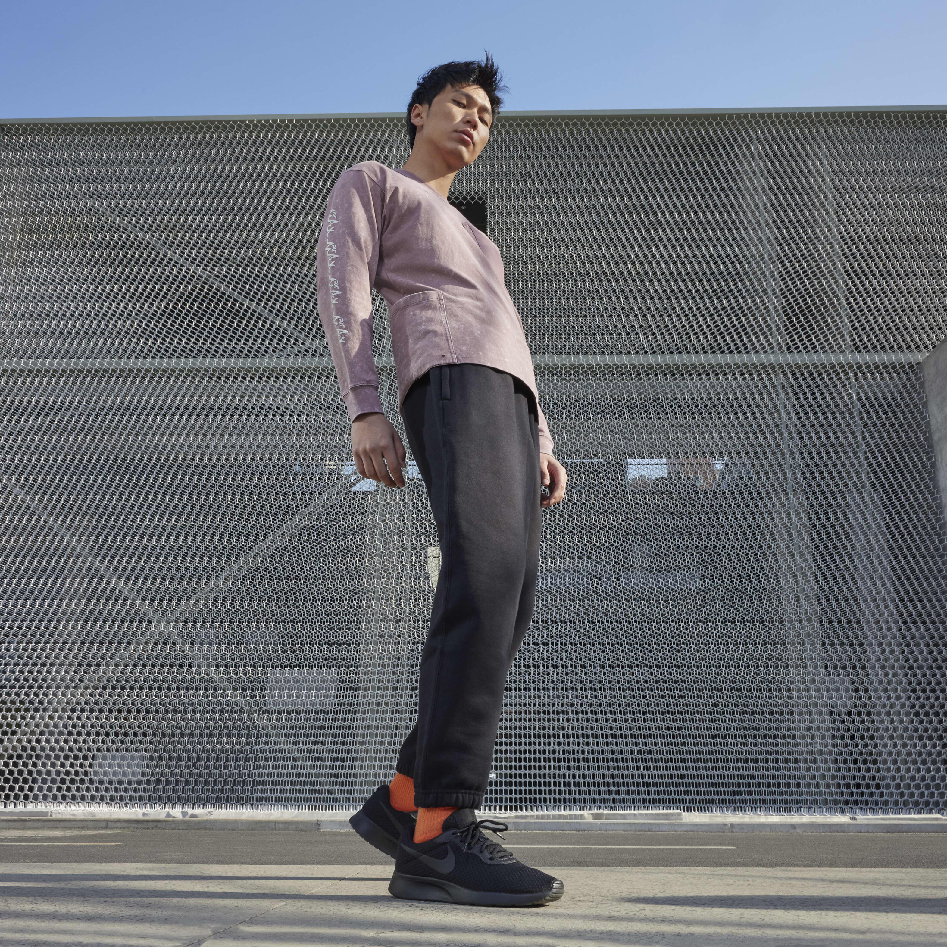 نايكي تانجون image number 9