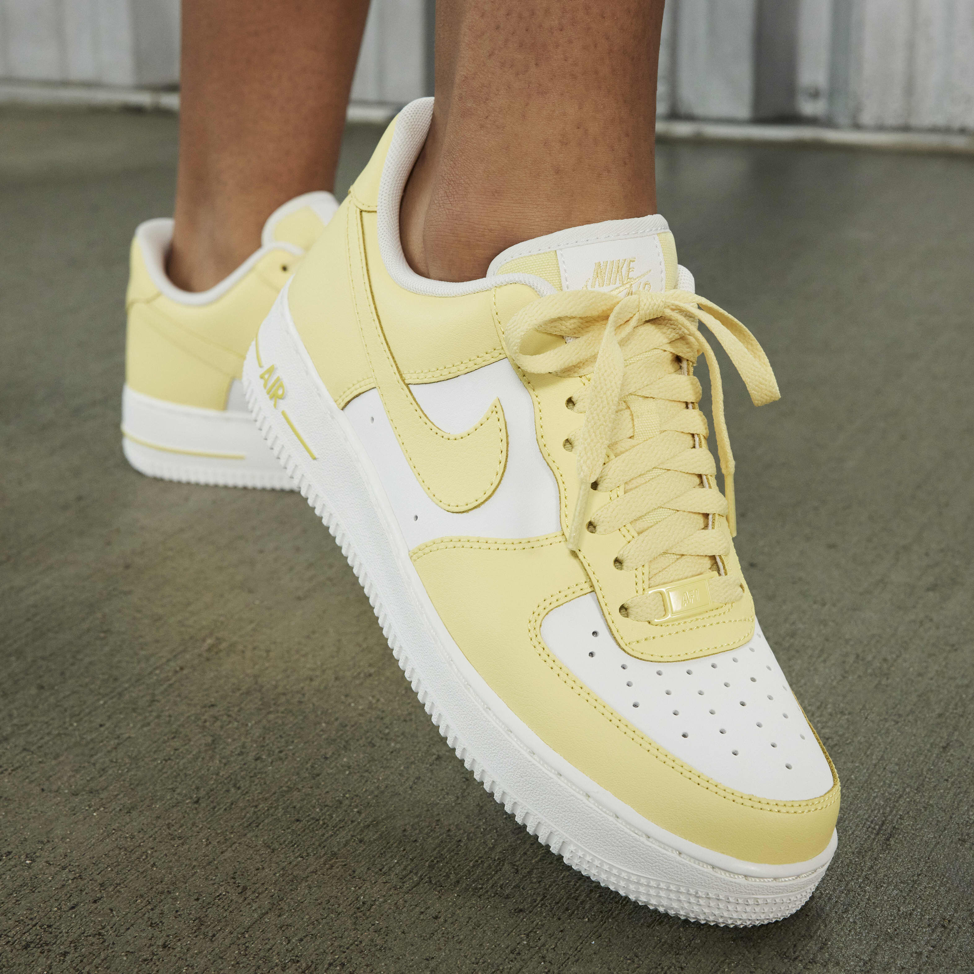 Nike air force 1 white and yellow discount