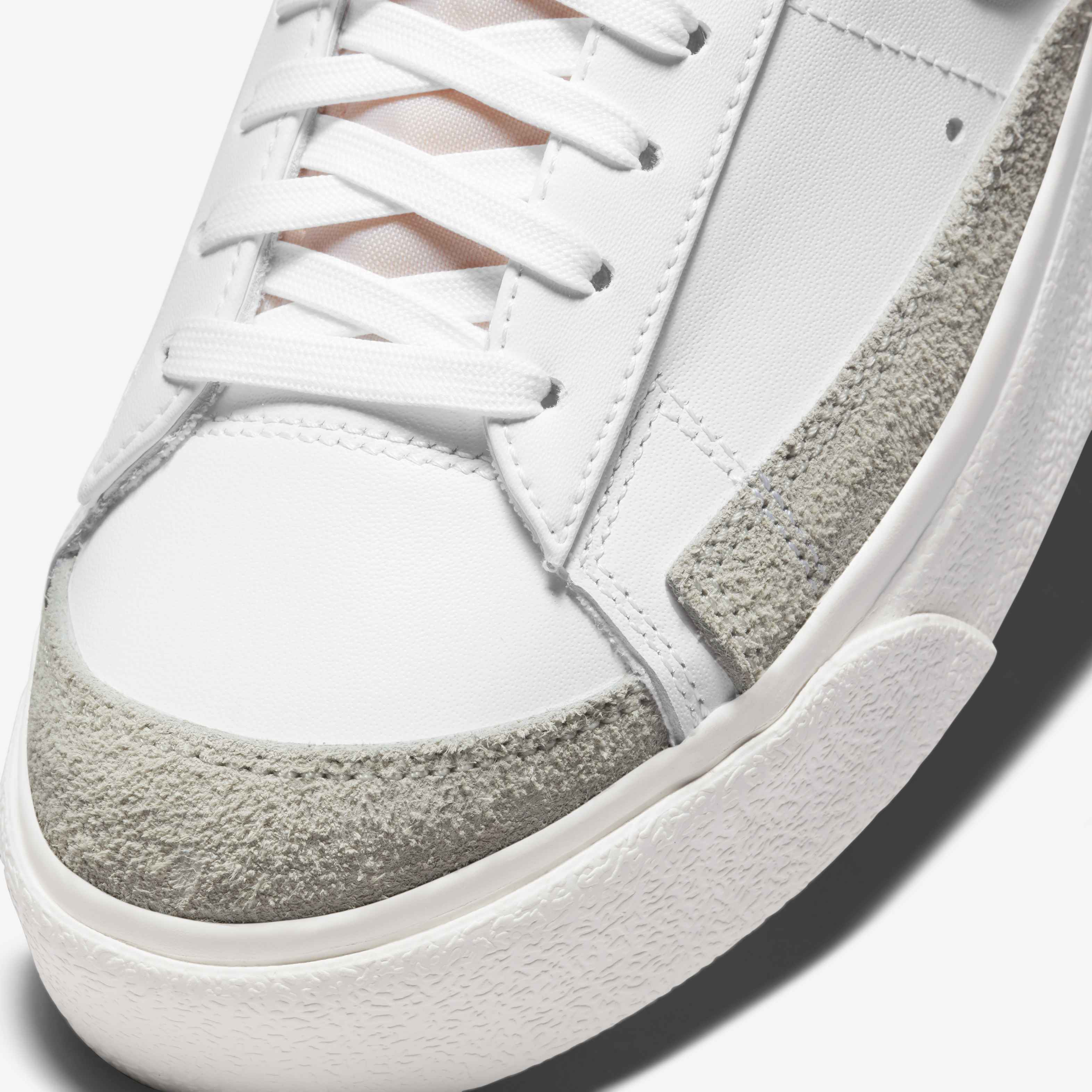 Nike Blazer Low Platform image number 7