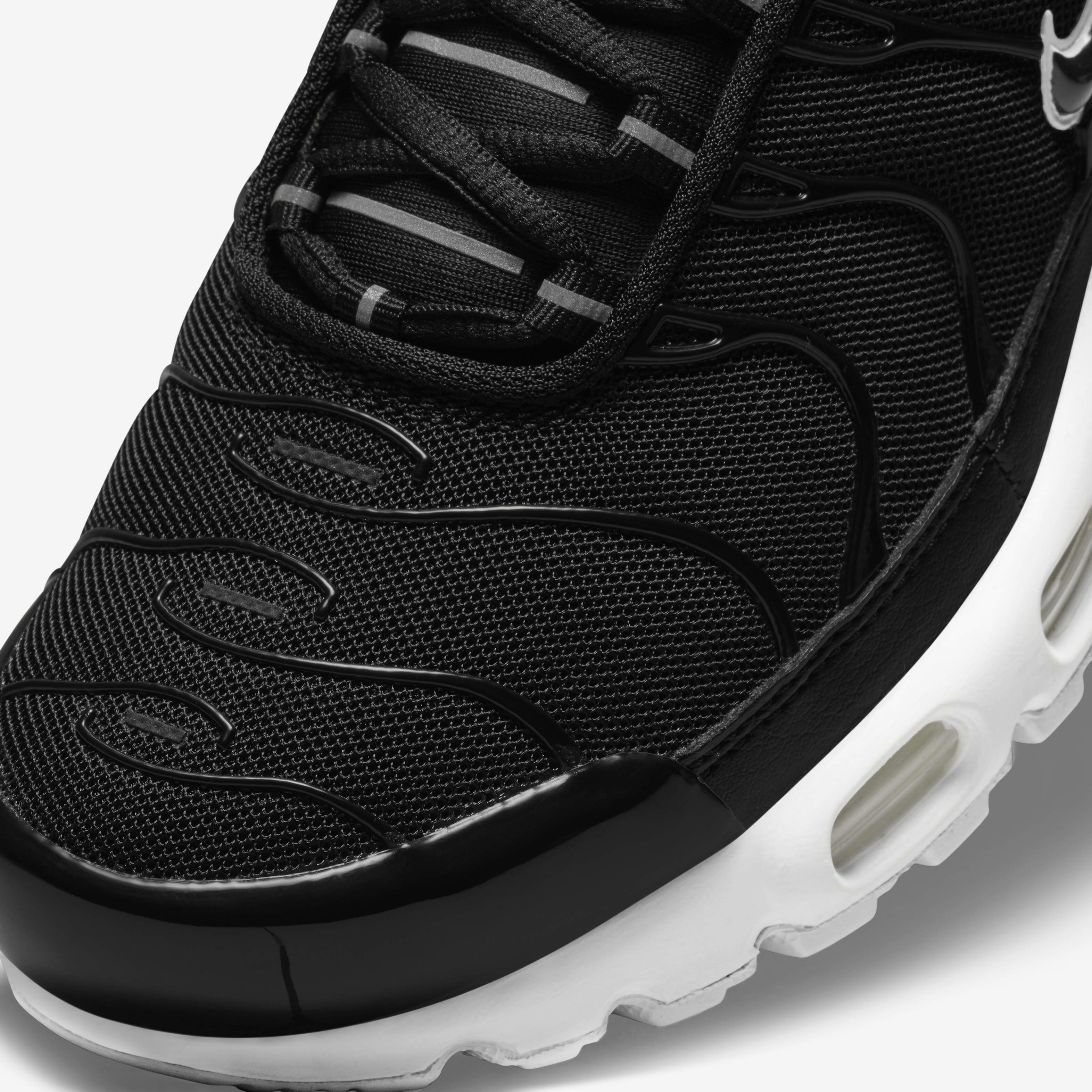 Nike air max plus black white sole outlet