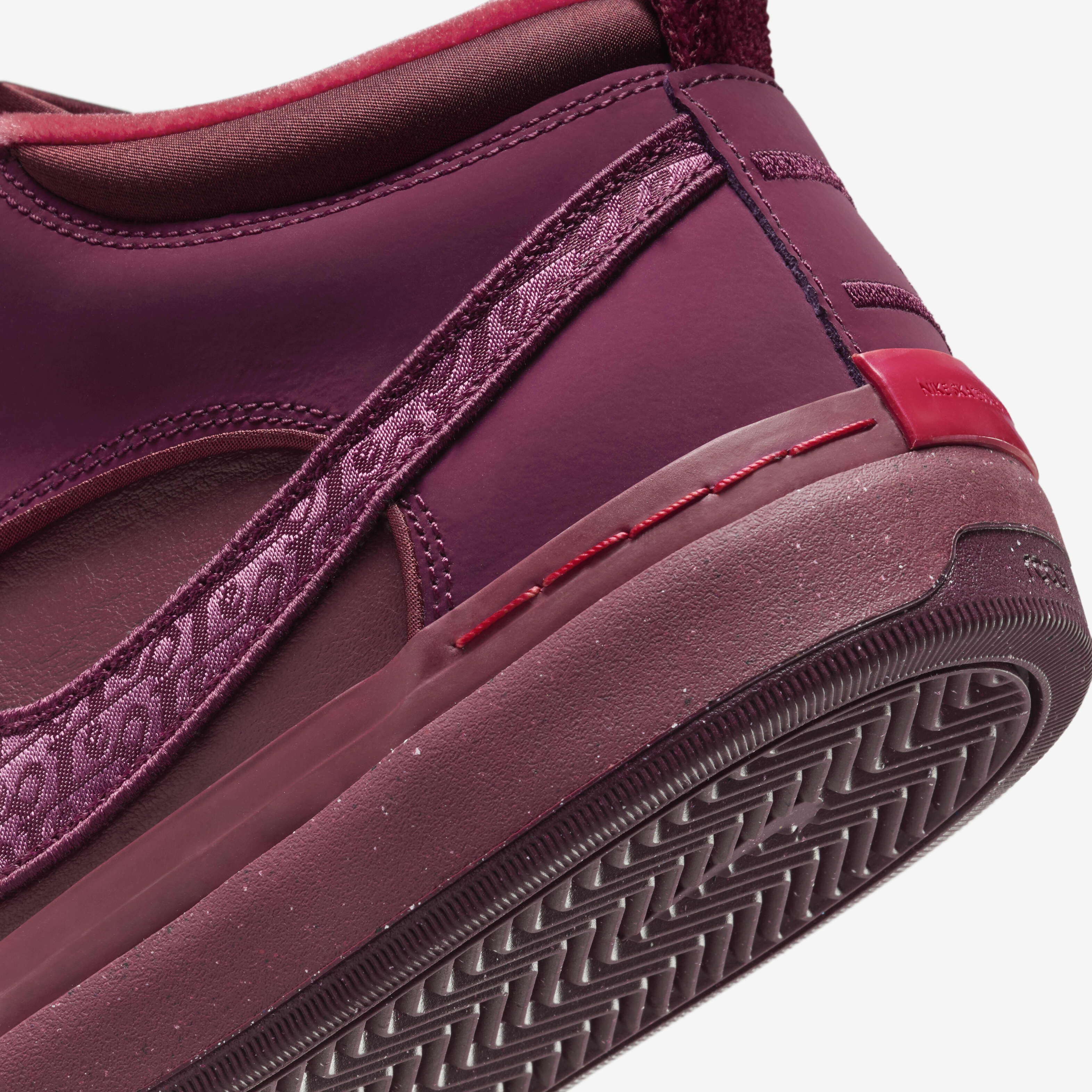 ليو بيكر نايكي اس بي رياكت ليو بريميوم image number 7