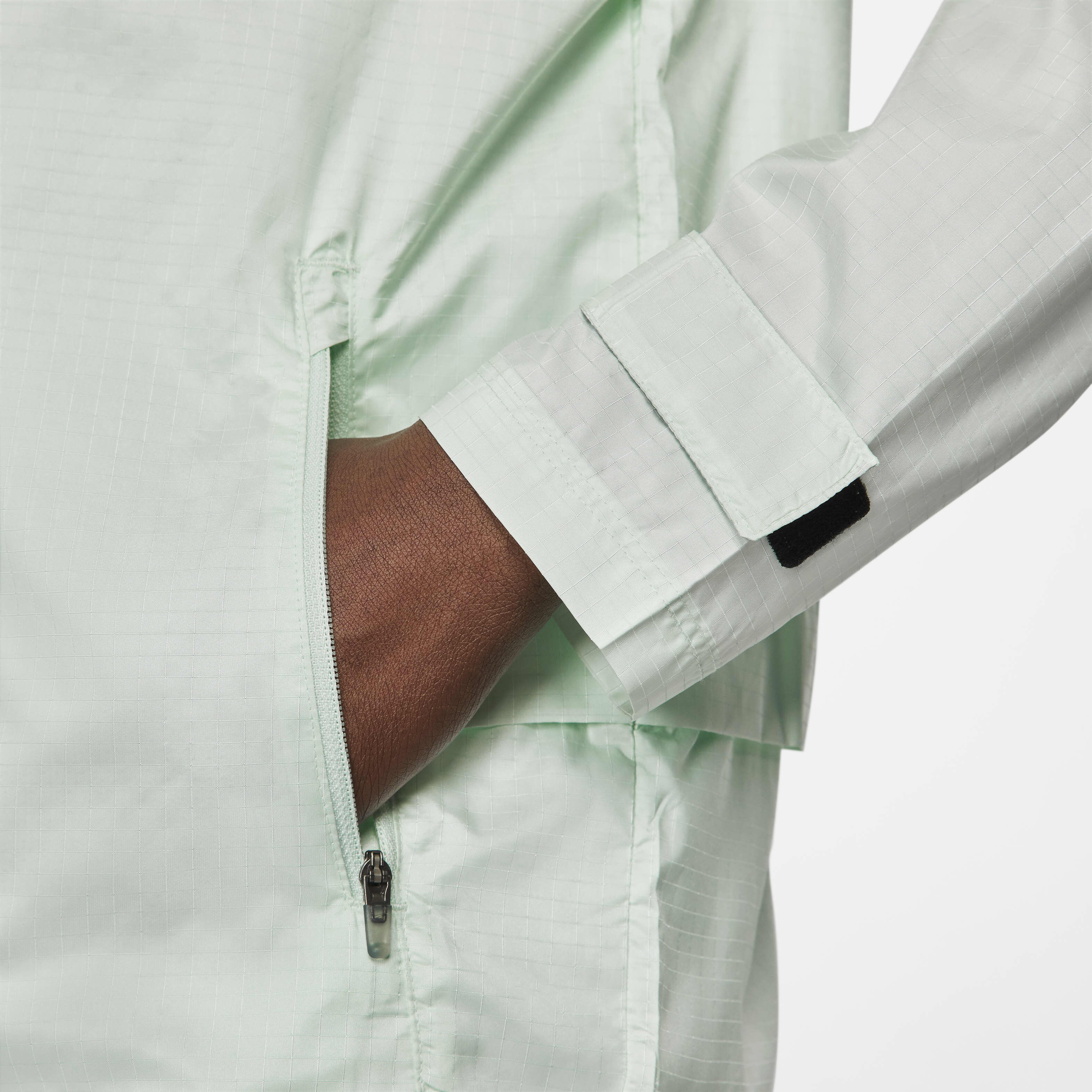 Nike Essential image number 3