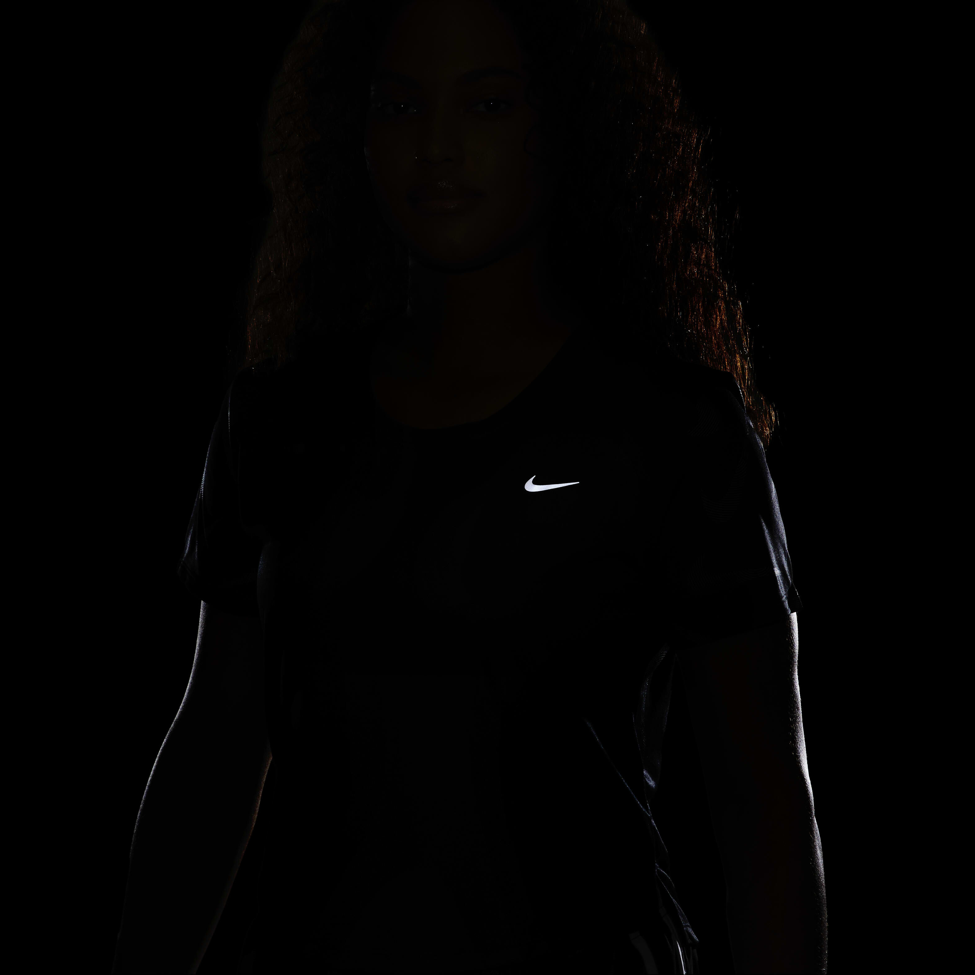 Nike Dri-FIT Swoosh image number 5