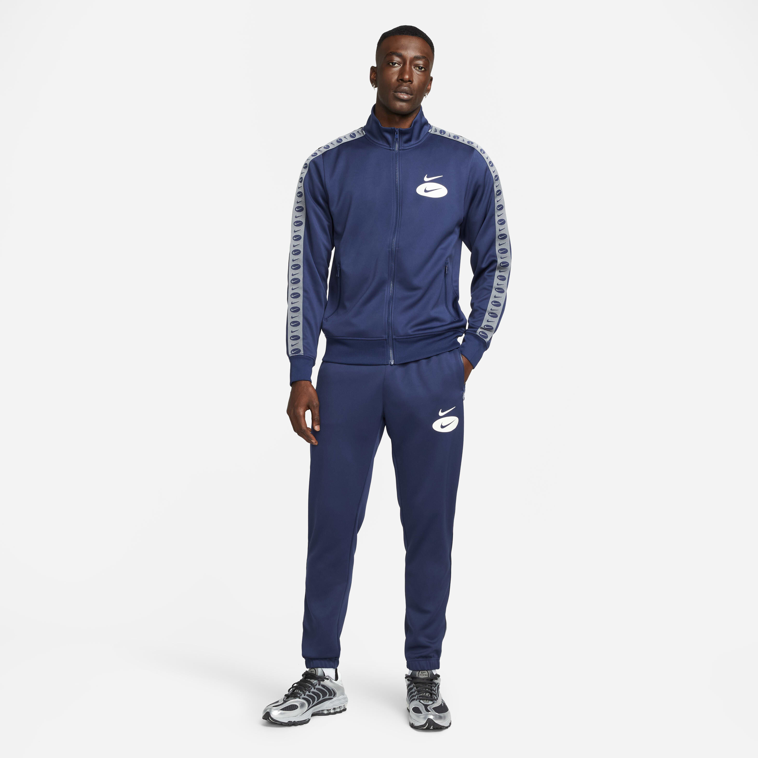 Nike Sportswear Swoosh League image number 4
