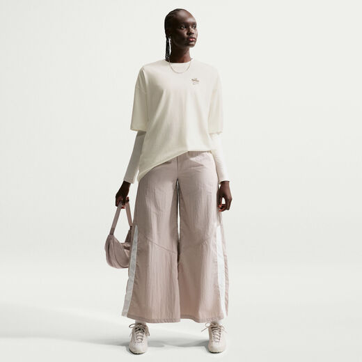 Women's Graphic T Shirts-Nike, Nike Sportswear, Women's Oversized Short-Sleeve T-Shirt