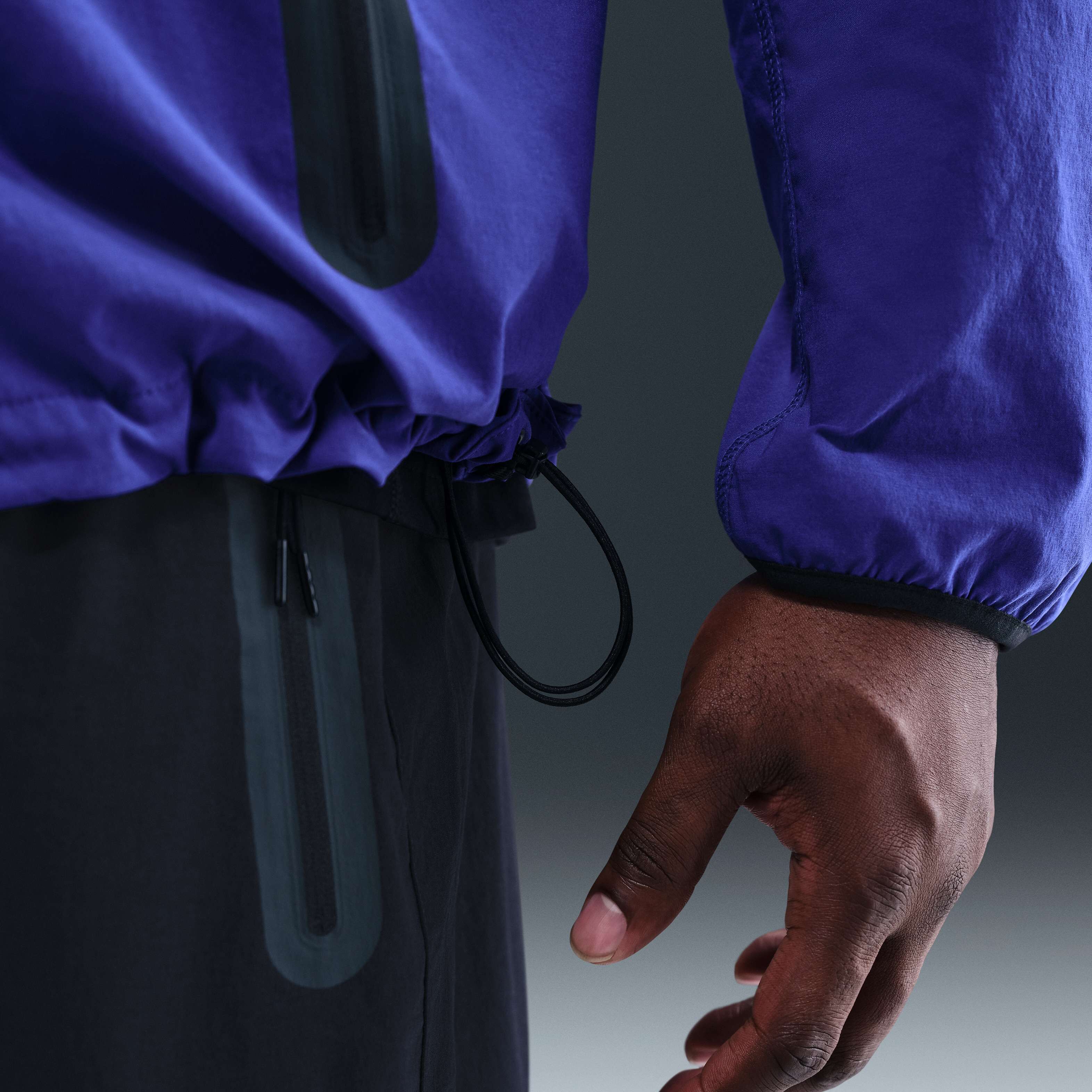 نايكي تك ويندرانر image number 10