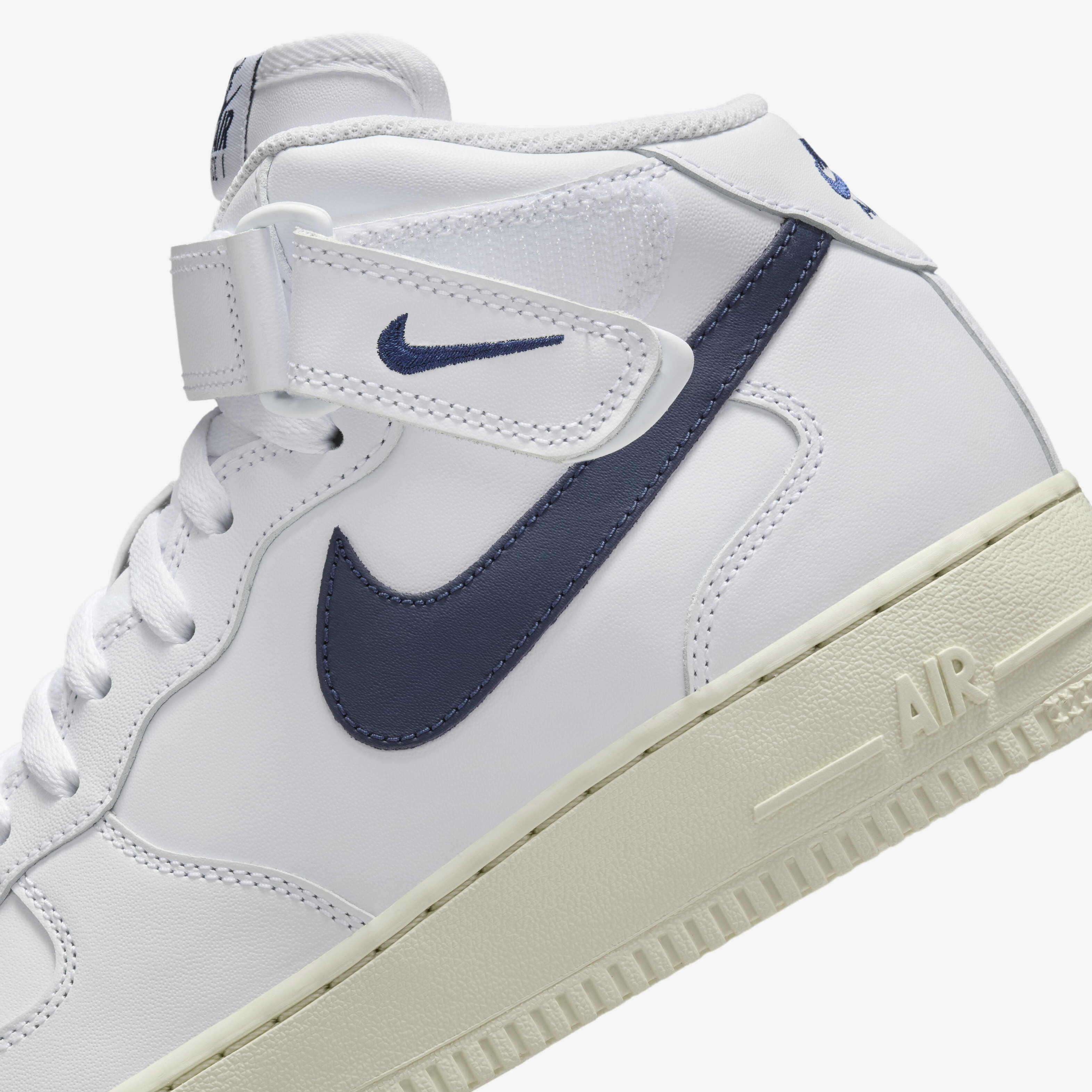 Nike air force mid 07 women's deals