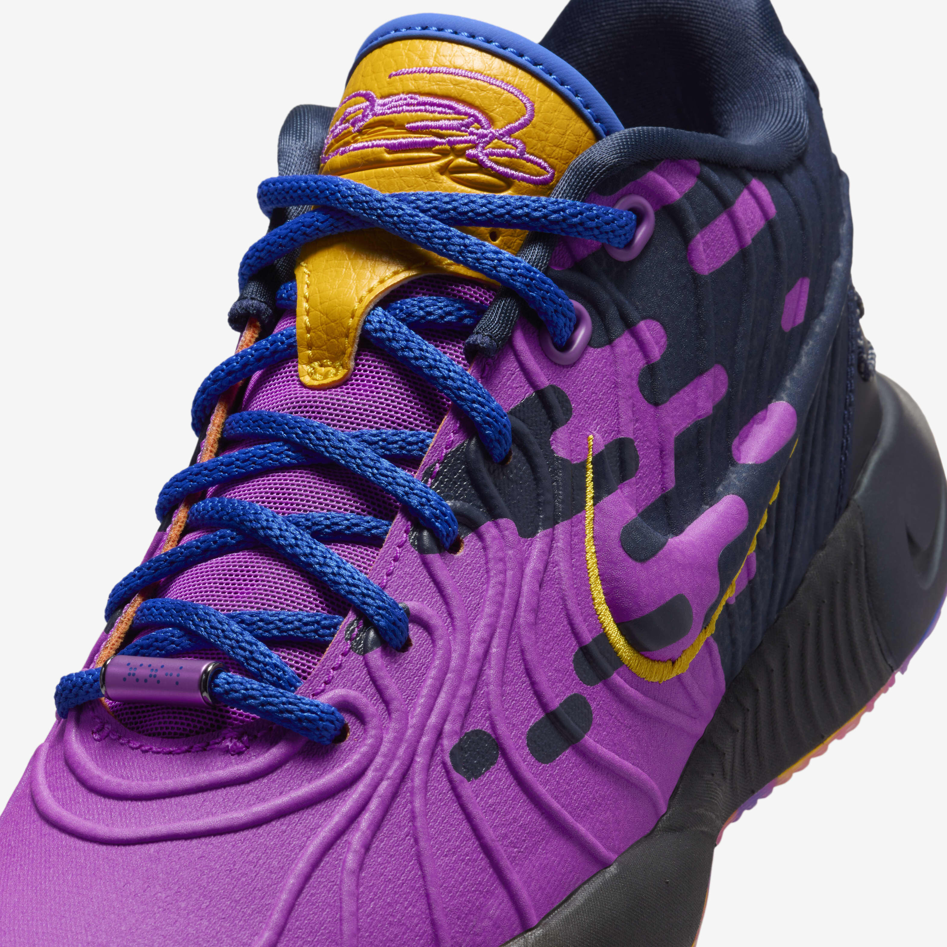 Lebron shoes kid size hotsell