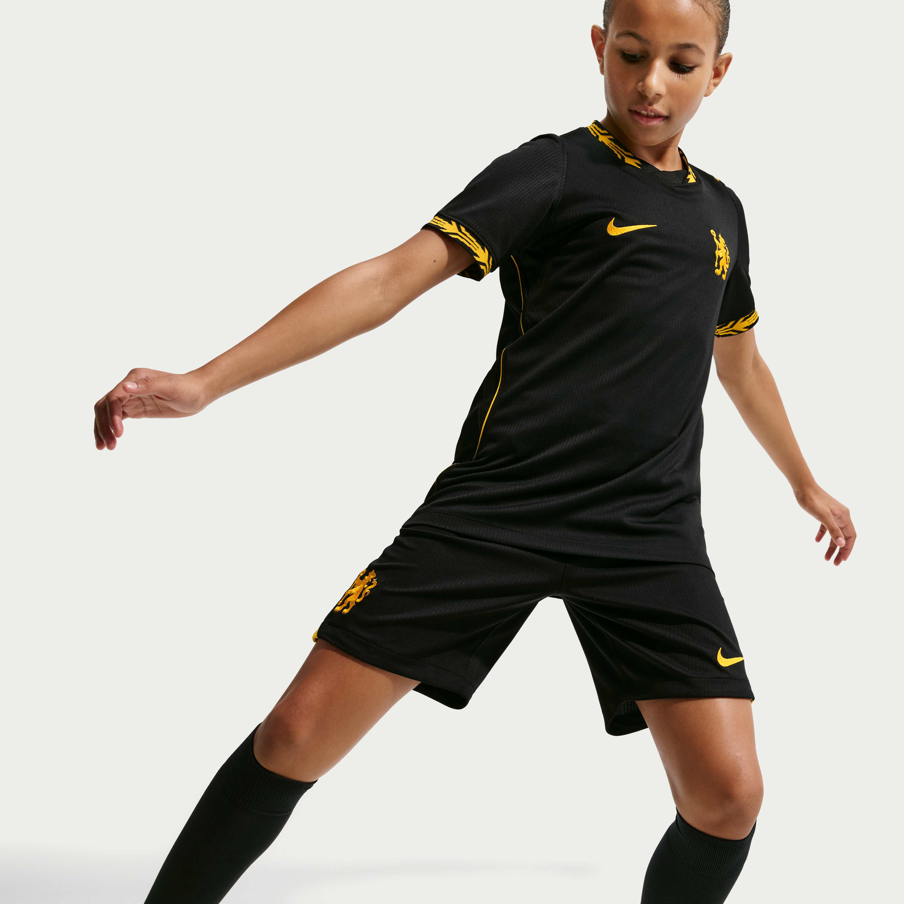 Chelsea F.C. 2026/27 Stadium Away image number 3