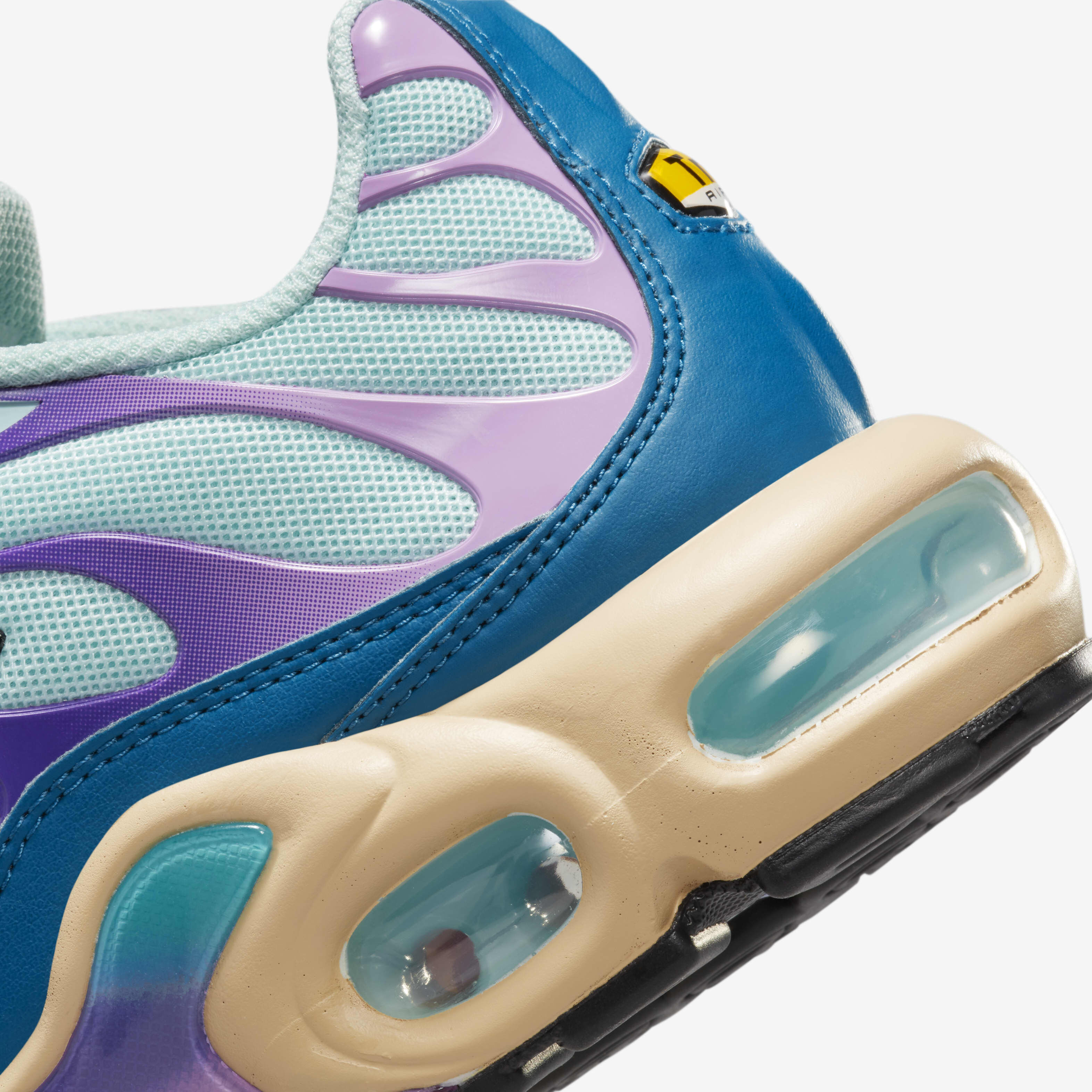 Nike Air Max Plus image number 7