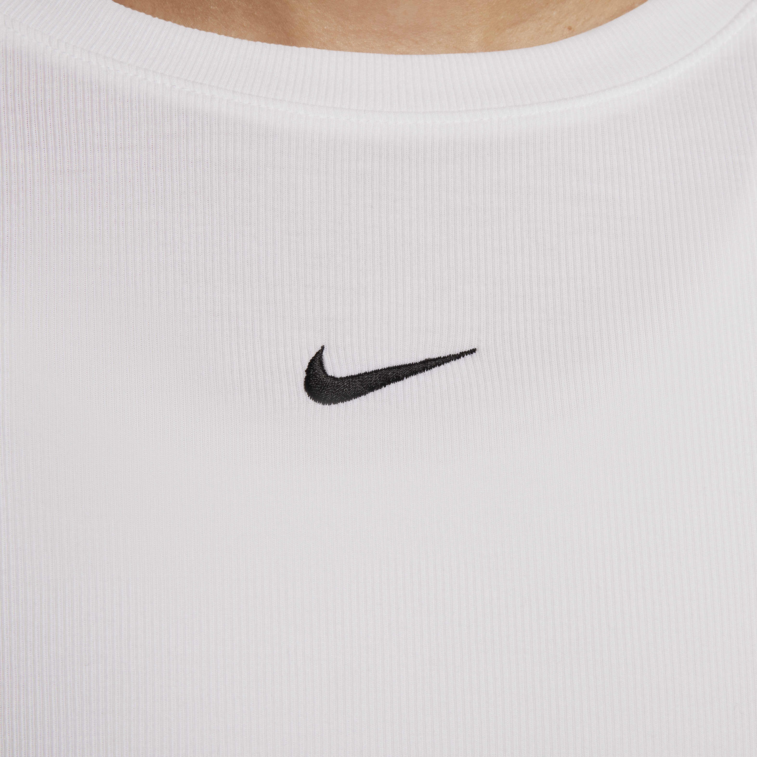 Nike Sportswear Essential image number 3