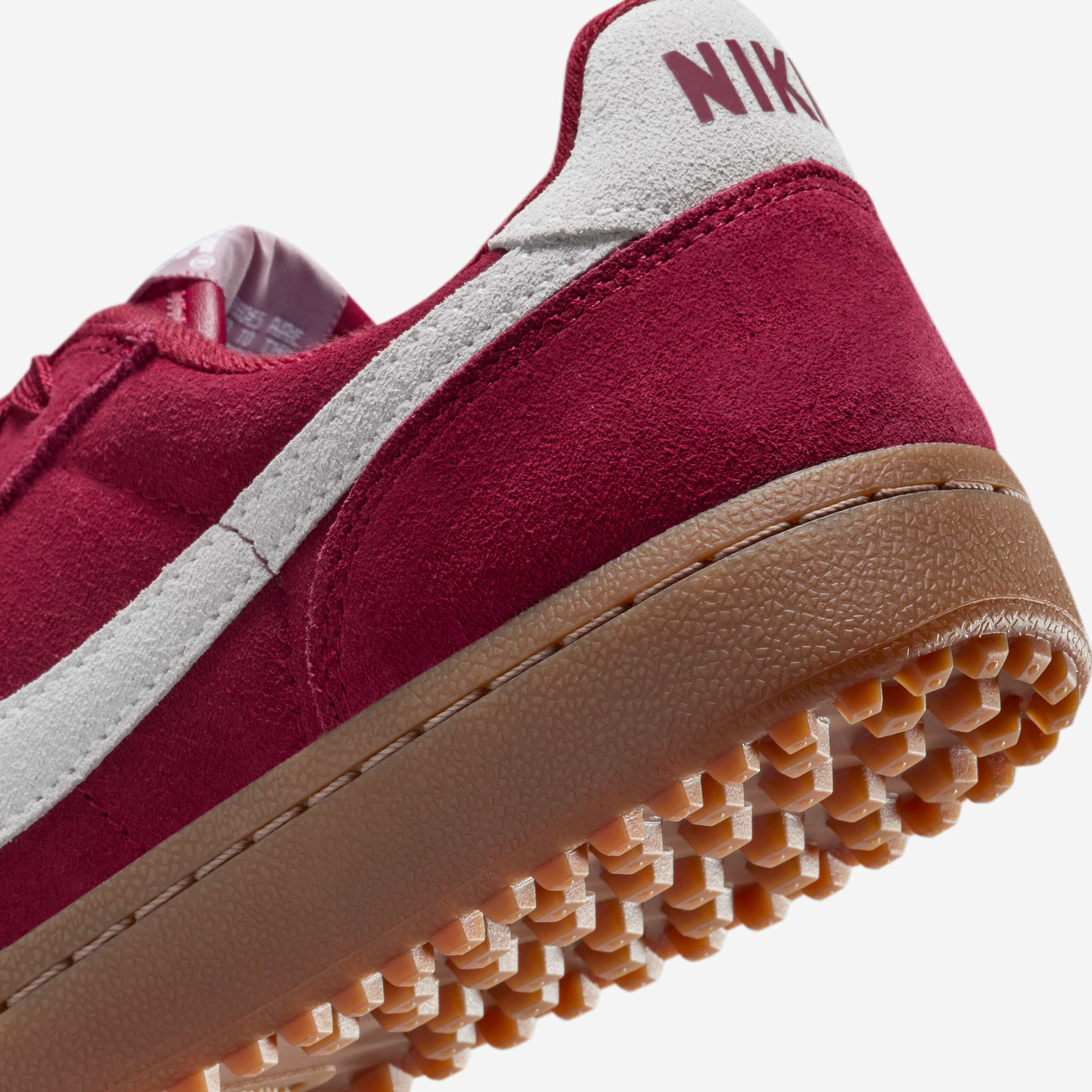 スニーカー Nike Field General W University Red Gum Medium Brown Deep Ni Nike Field General GS Gym Red / Gum Medium Brown - Jan 2025