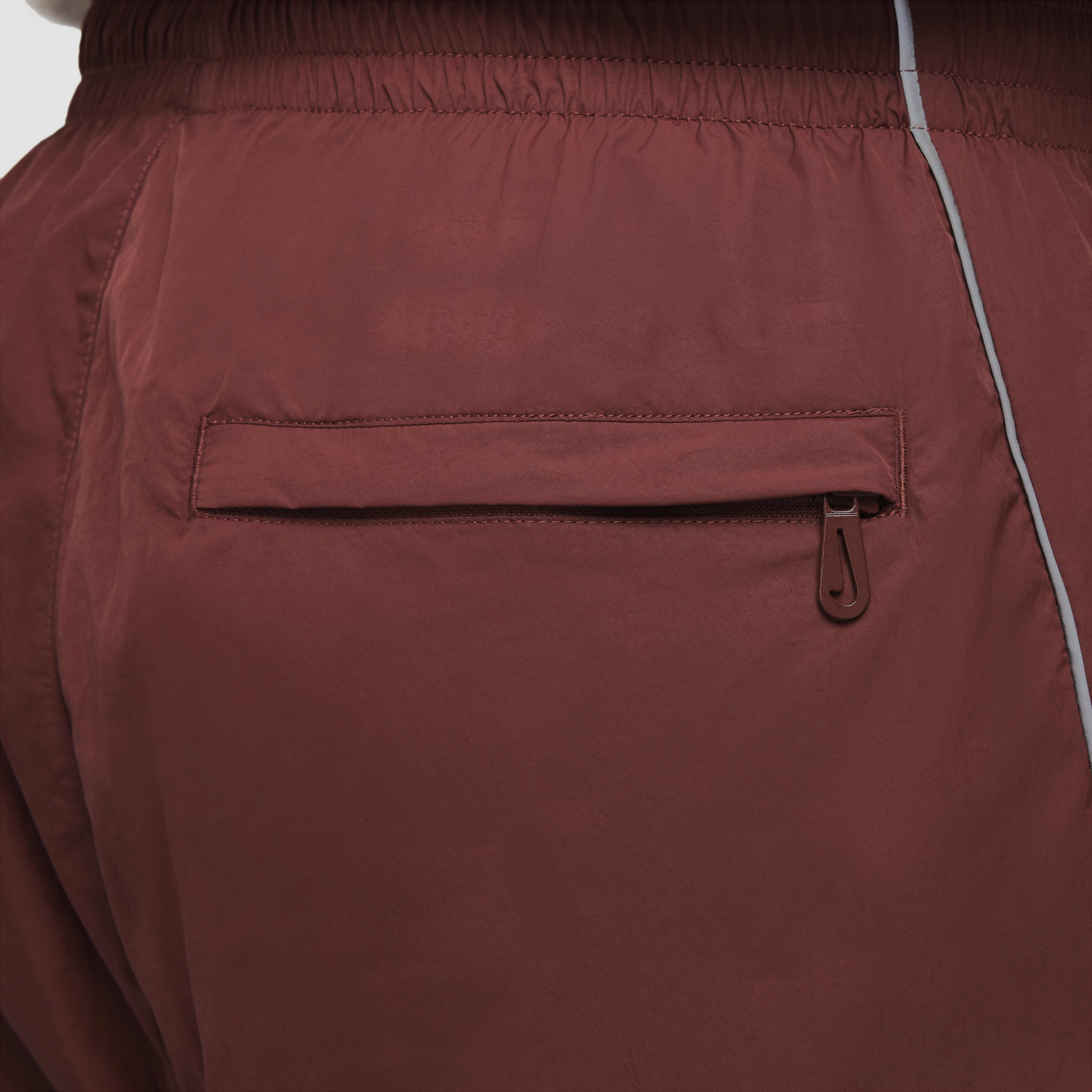 Nike Solo Swoosh image number 5