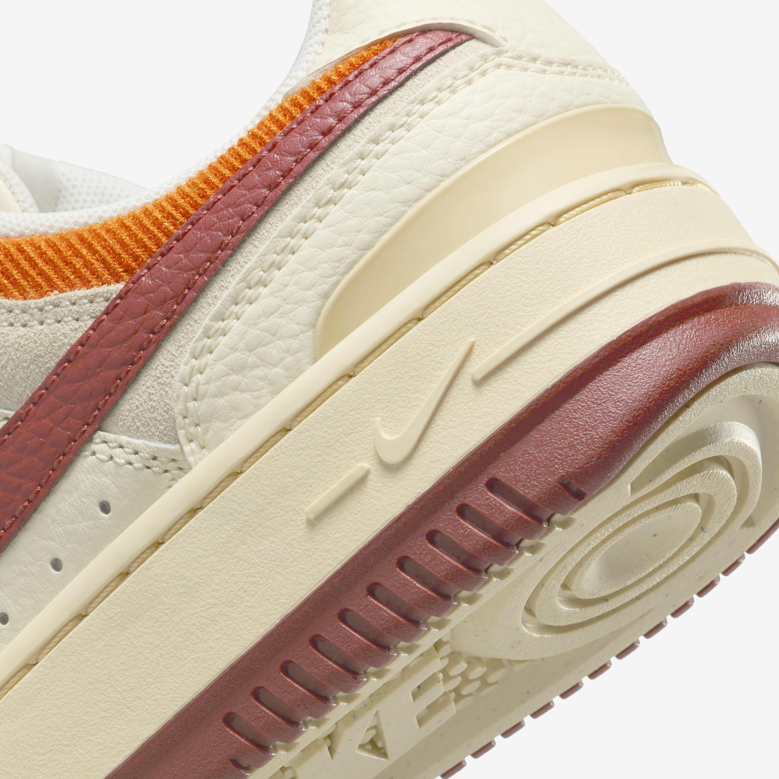 送料込み 追跡あり Nike Gamma Force \"Coconut Milk Orange\" WMNS) Nike Gamma Force 'Coconut Milk Orange' FQ2766-100