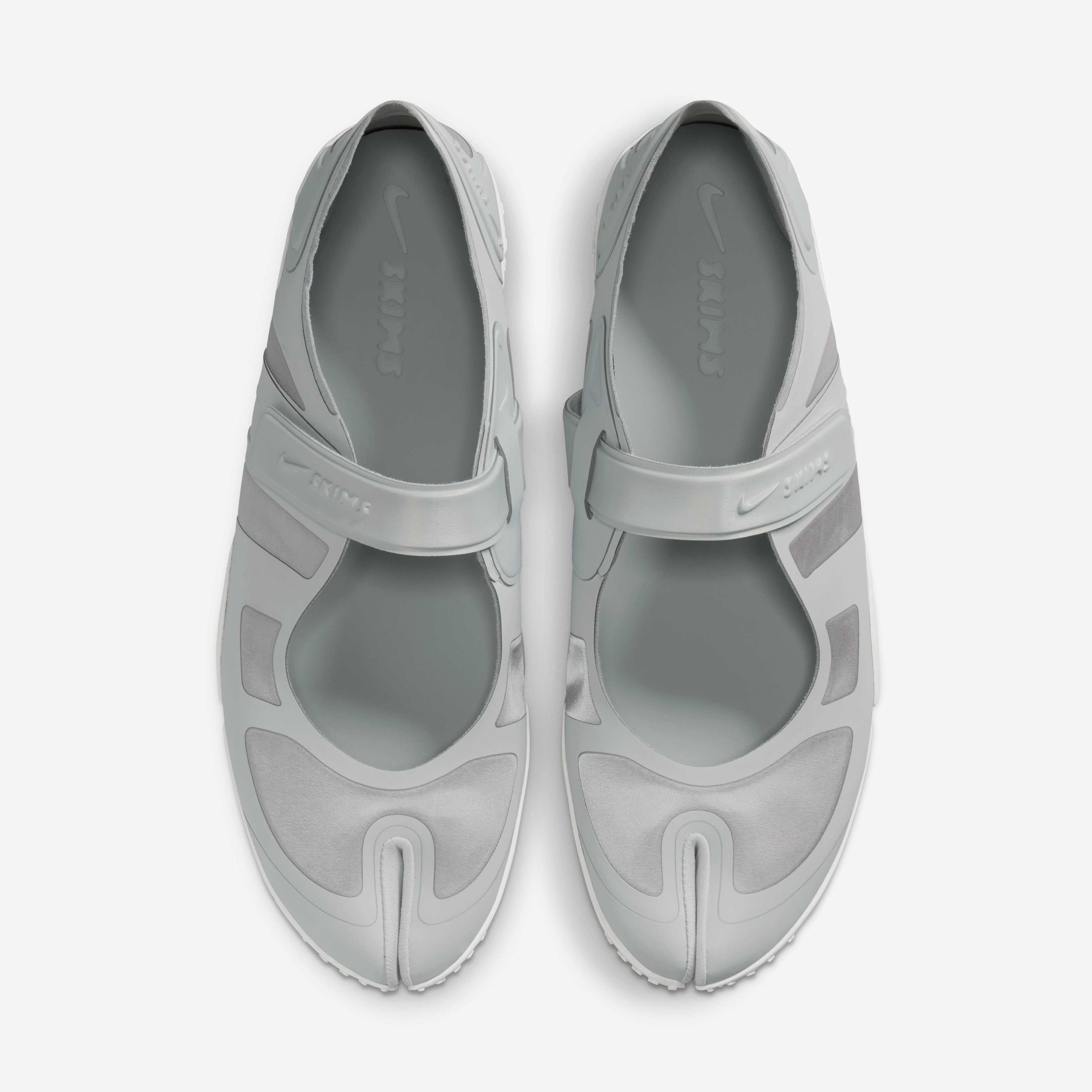NikeSKIMS Rift Satin image number 3