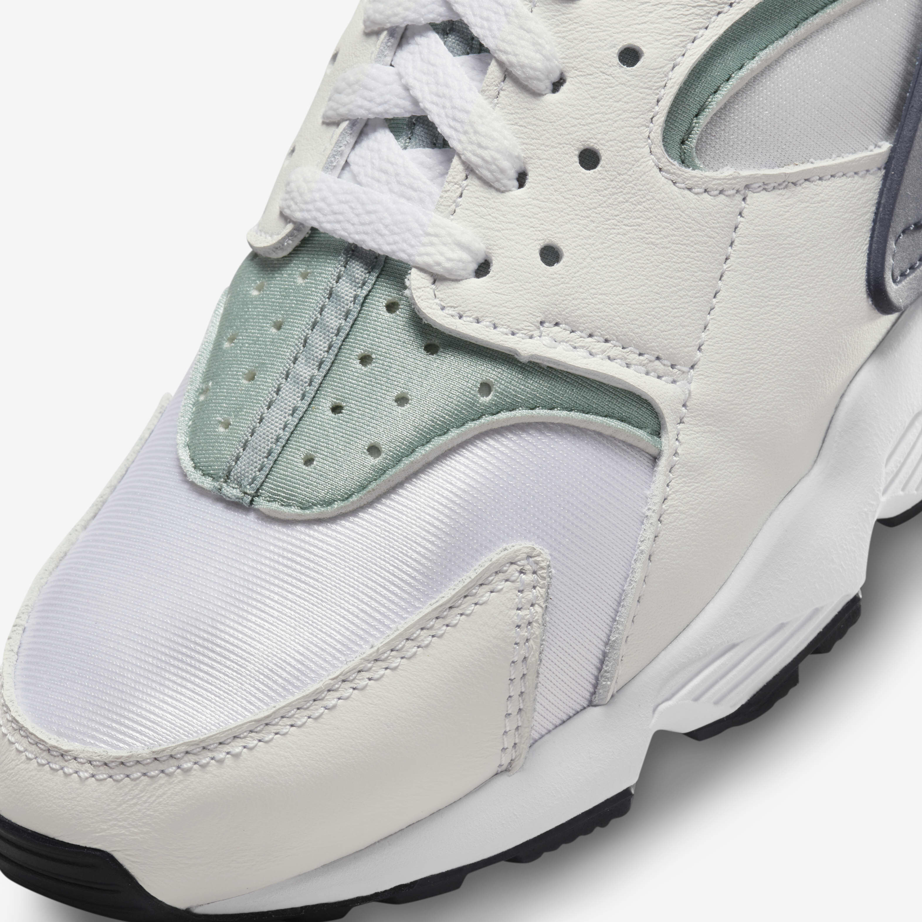 Nike Air Huarache image number 6