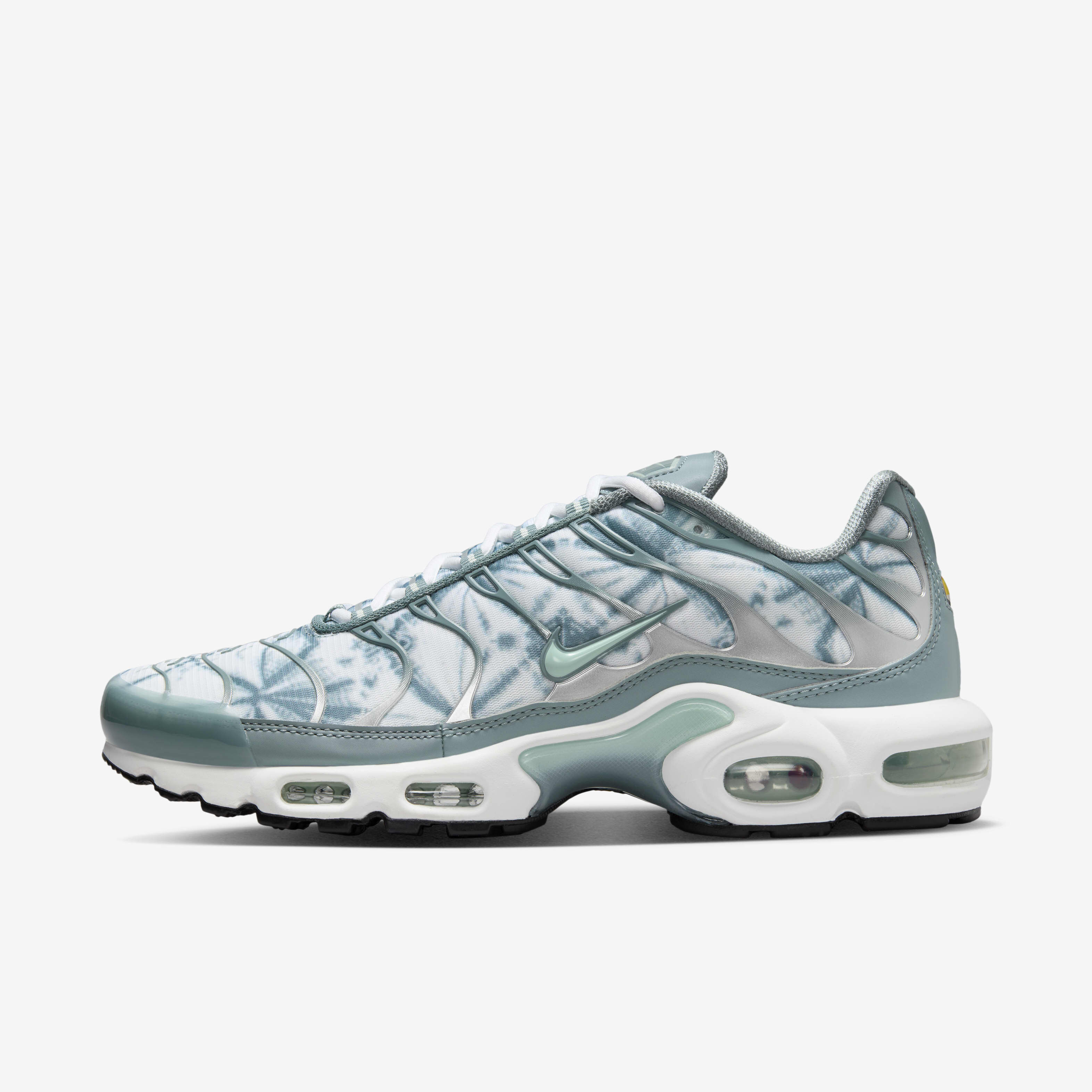 Buy Nike Air Max Plus Men s Shoes Waterway White Subway Fibreglass Nike Kuwait Official