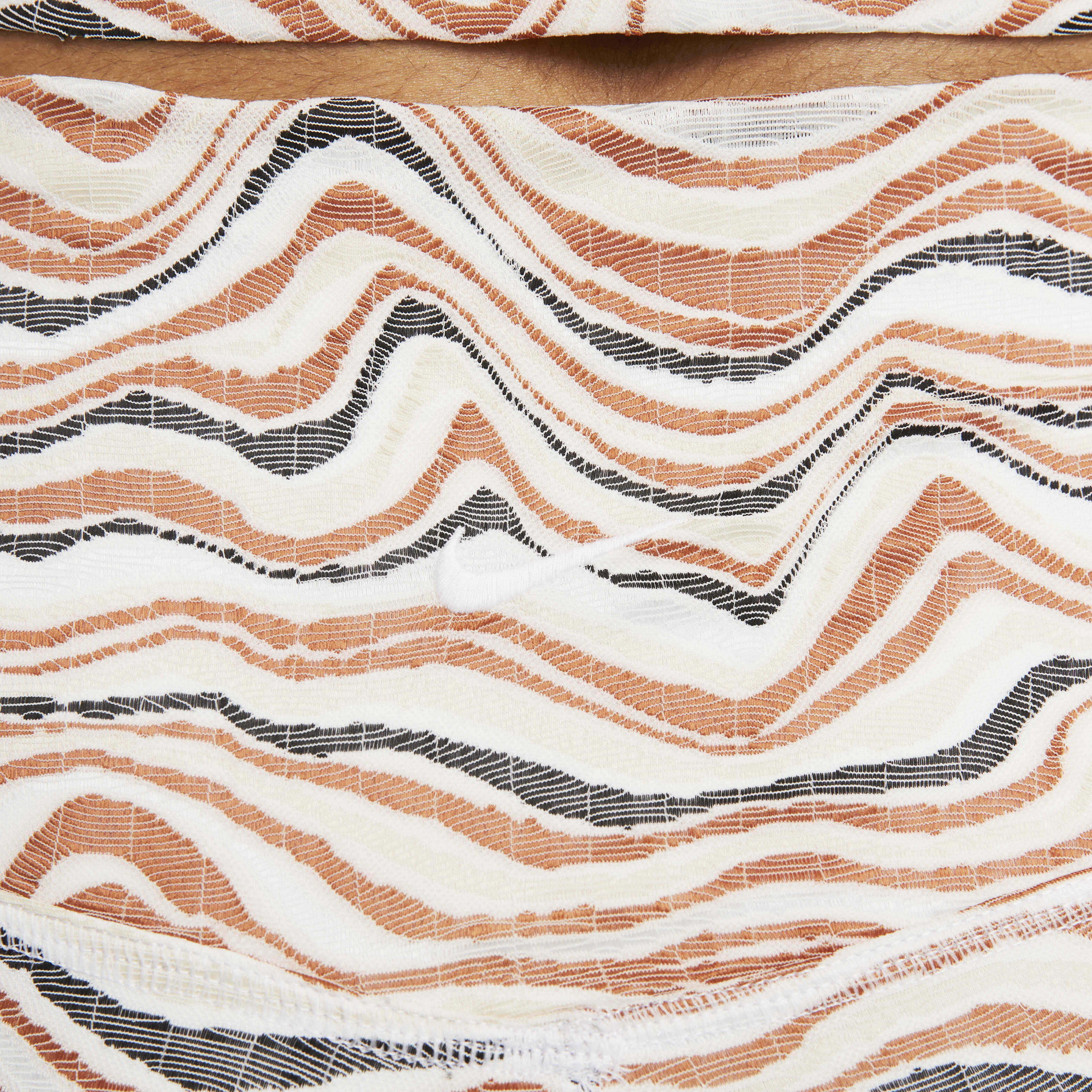 نايكي يوغا لوكس image number 2