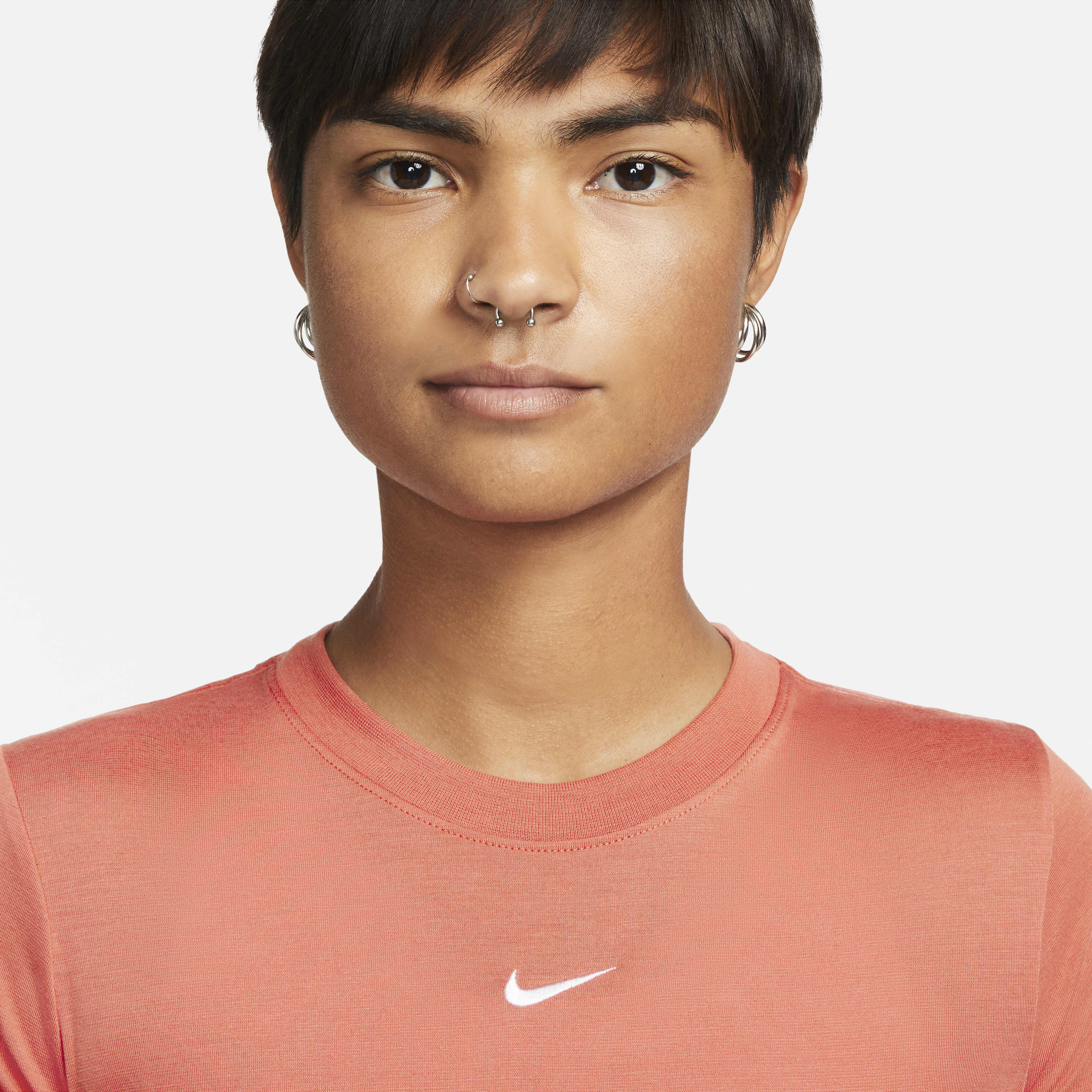 Nike Sportswear Essential image number 2