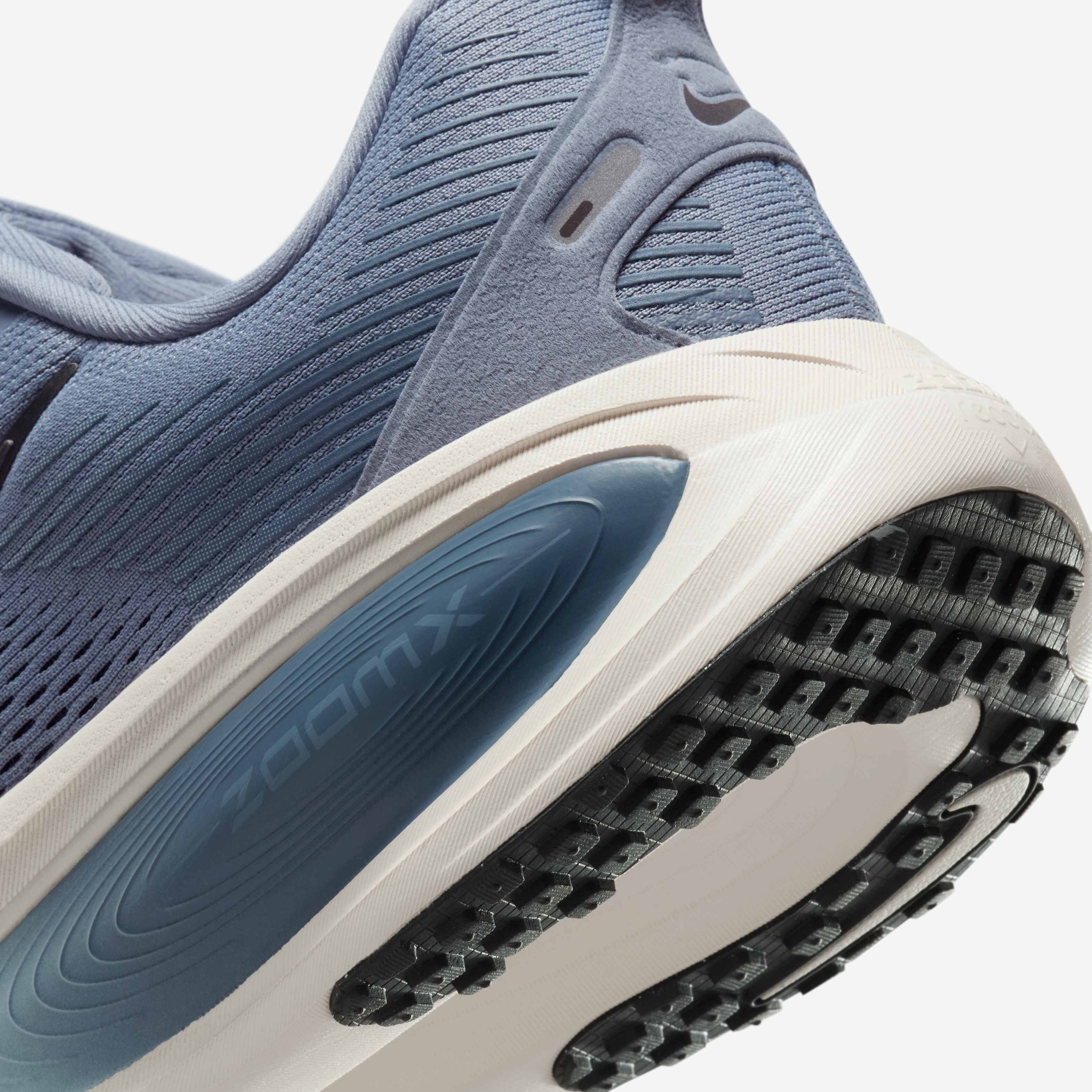 Nike Vomero 18 image number 7