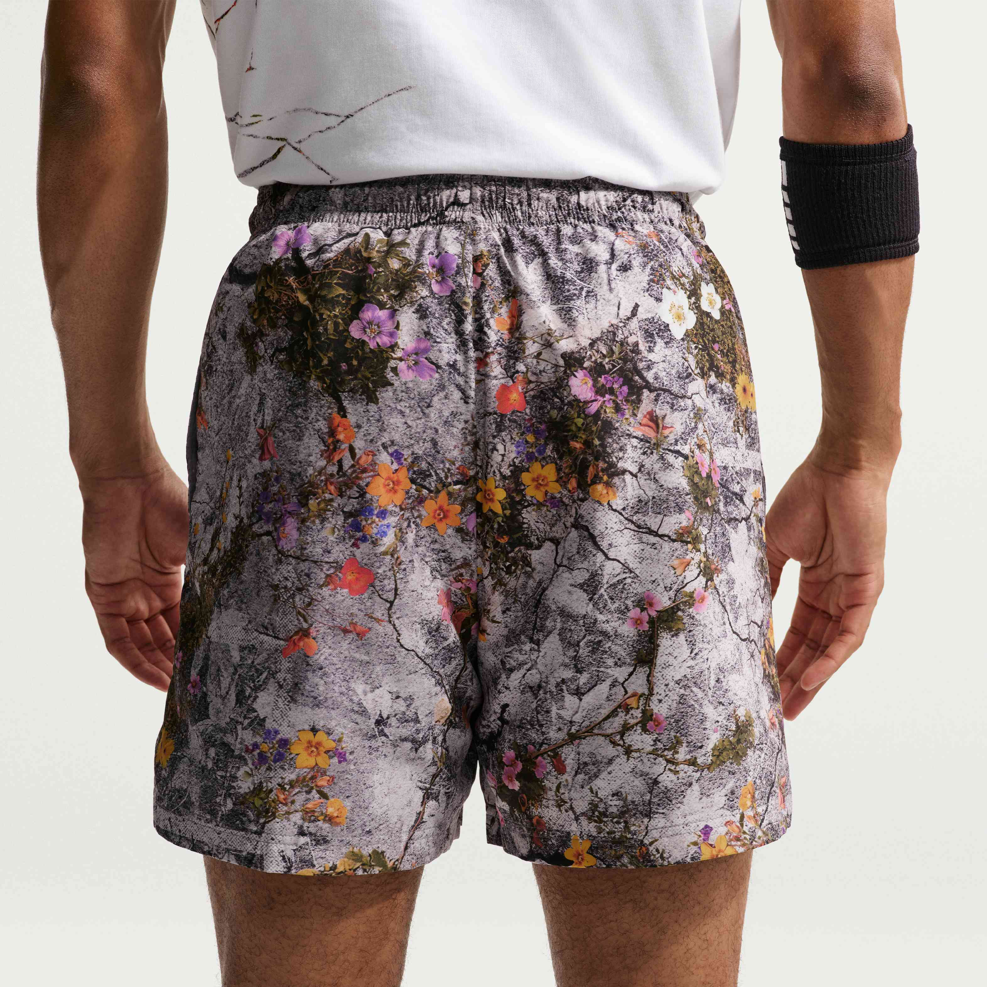 Nike Standard Issue image number 2