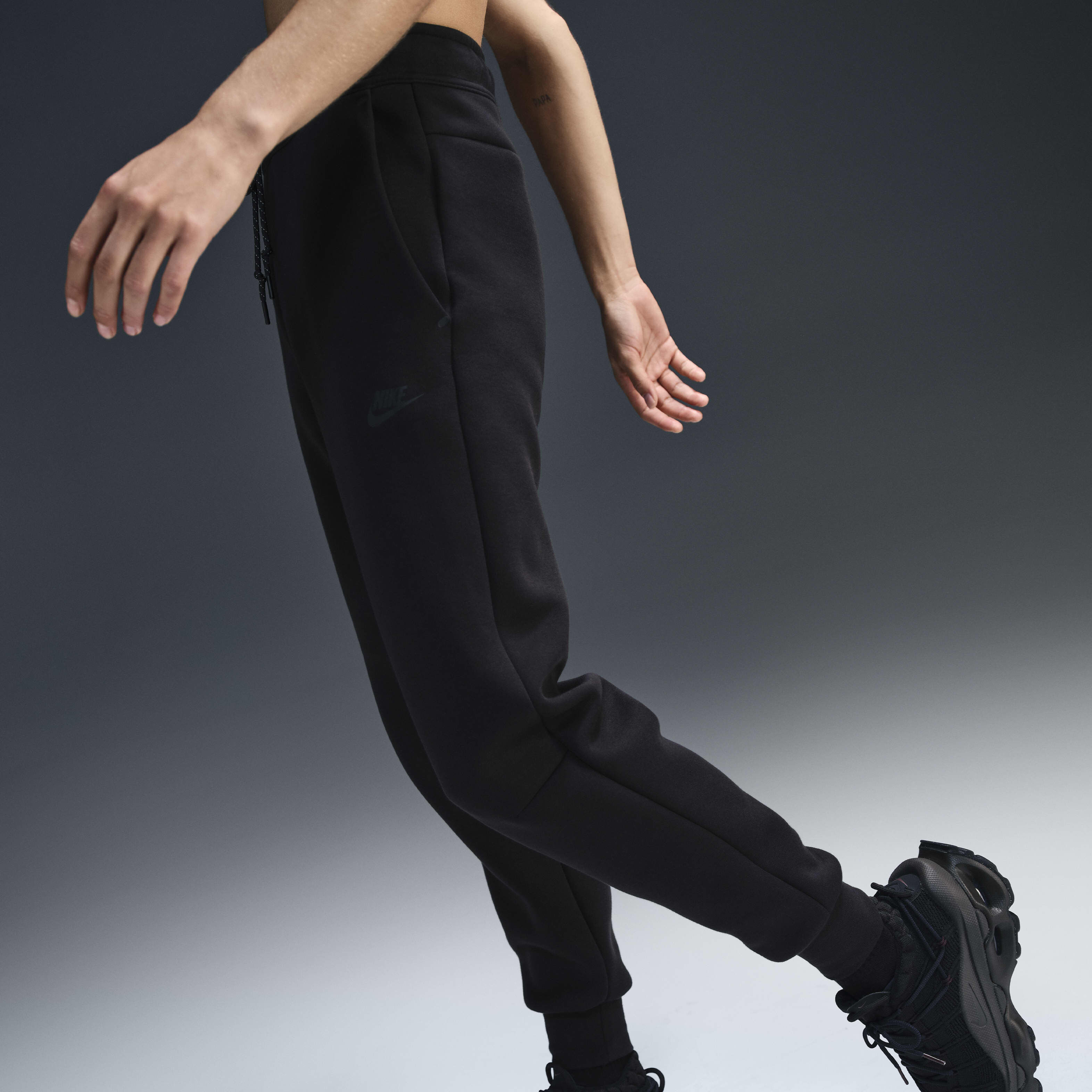 Nike Sportswear Tech Fleece image number 4