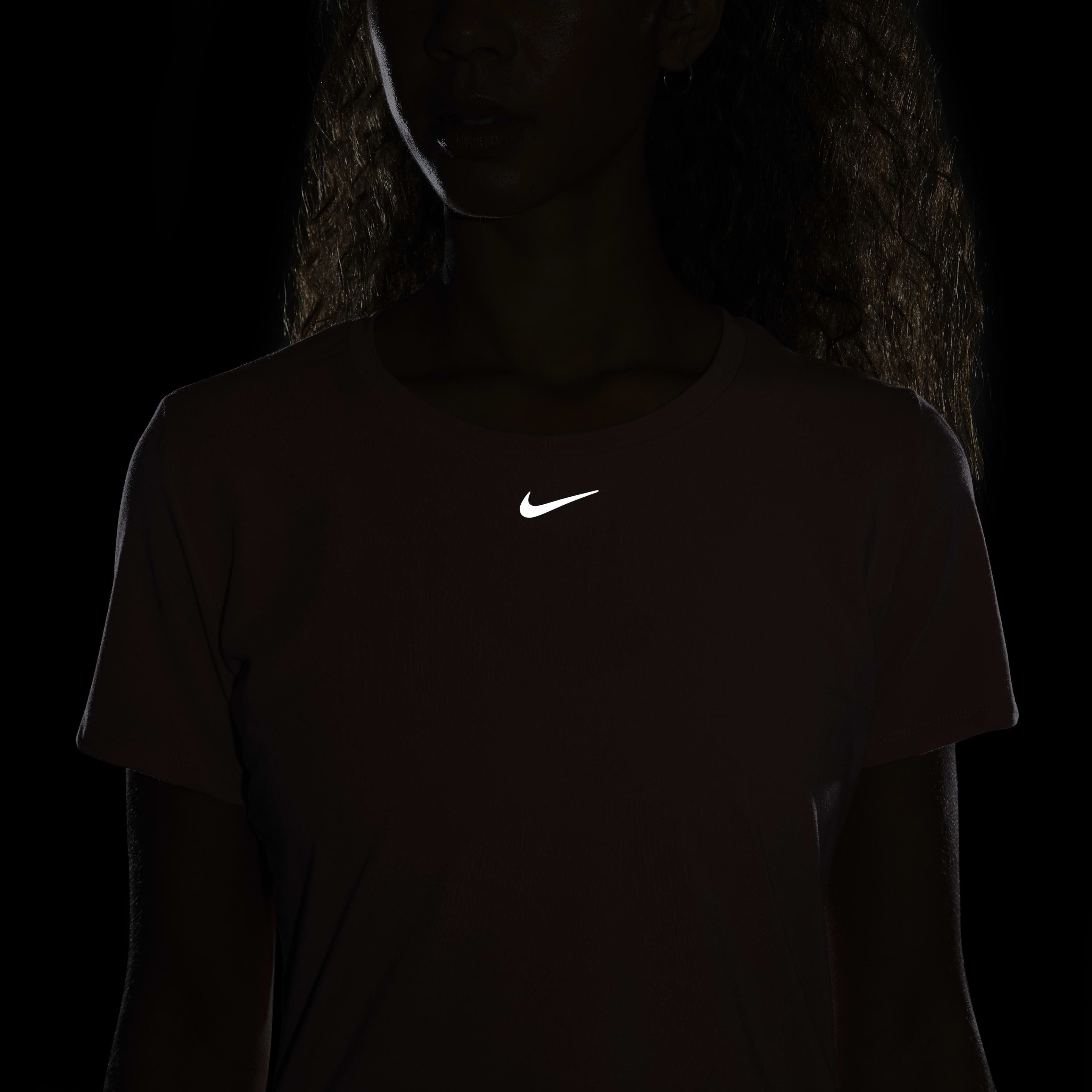 Nike Dri-FIT UV One Luxe image number 5