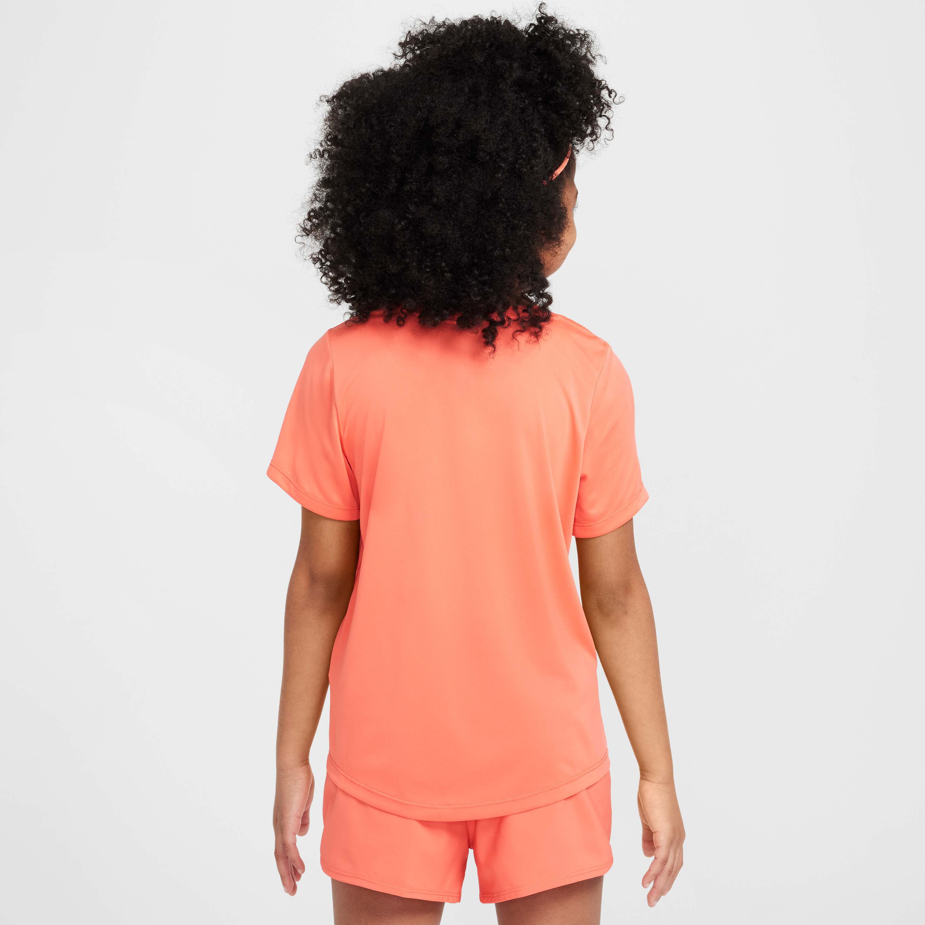 نايكي ون فيتد image number 1