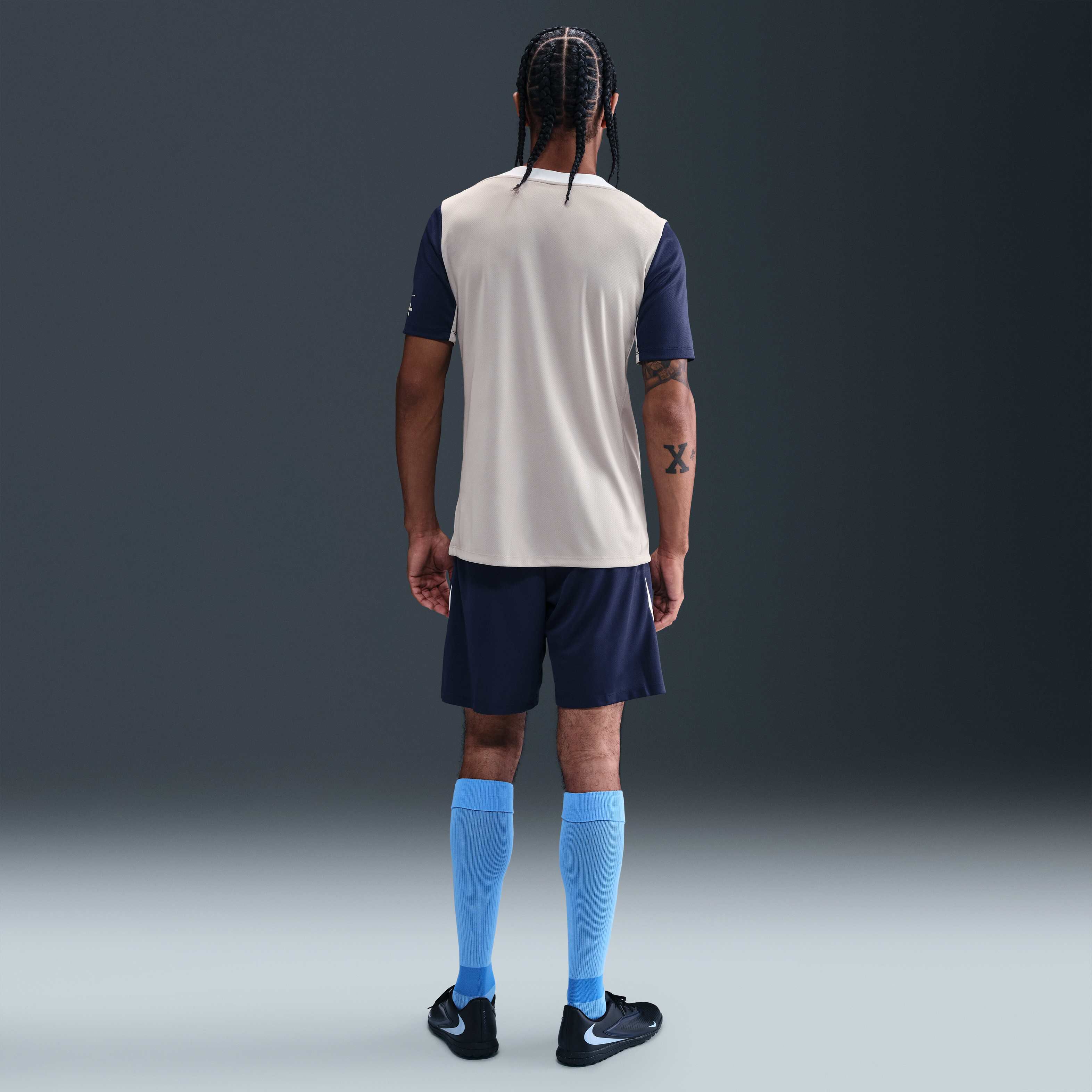 Tottenham Hotspur Strike image number 4