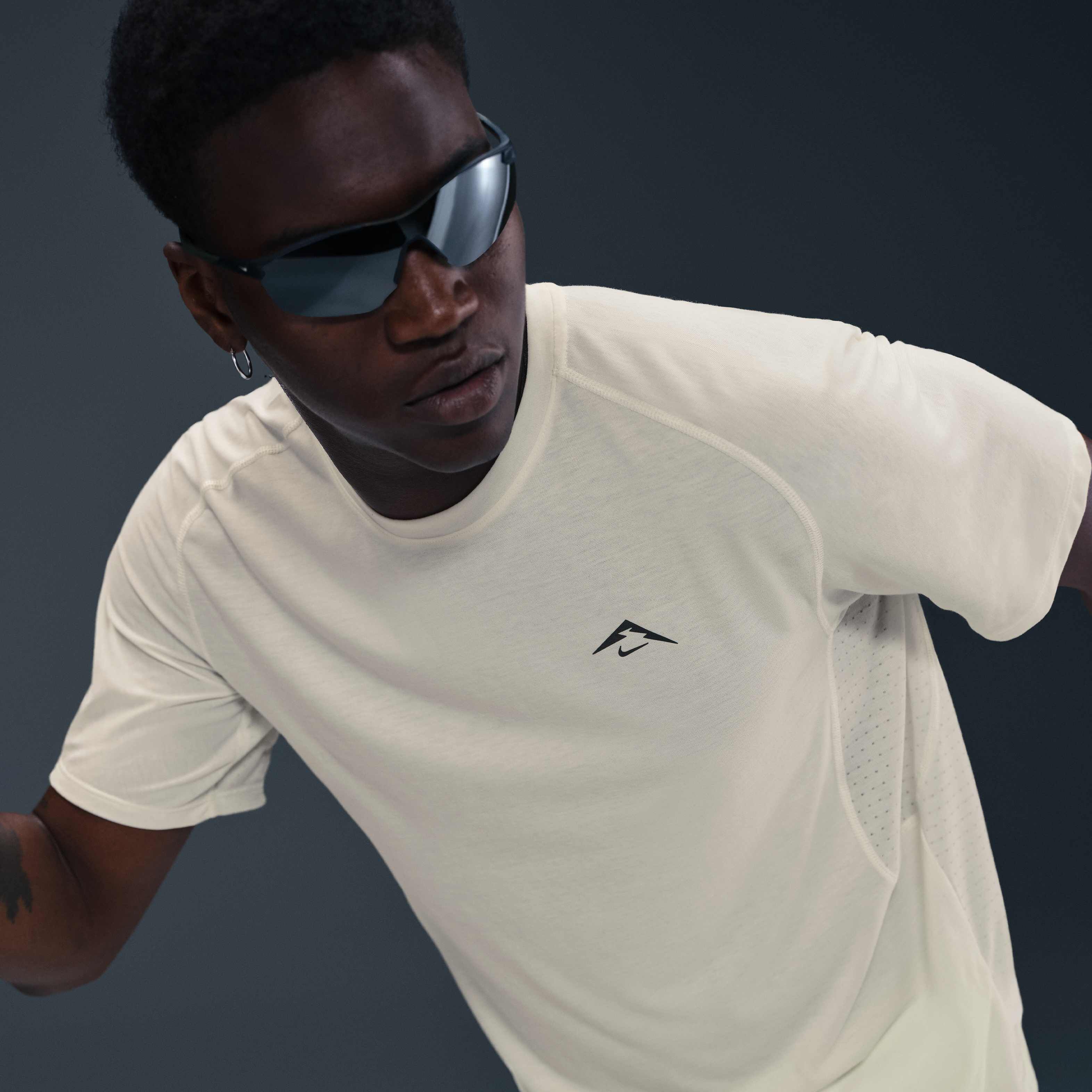 نايكي سولار تشيس image number 2