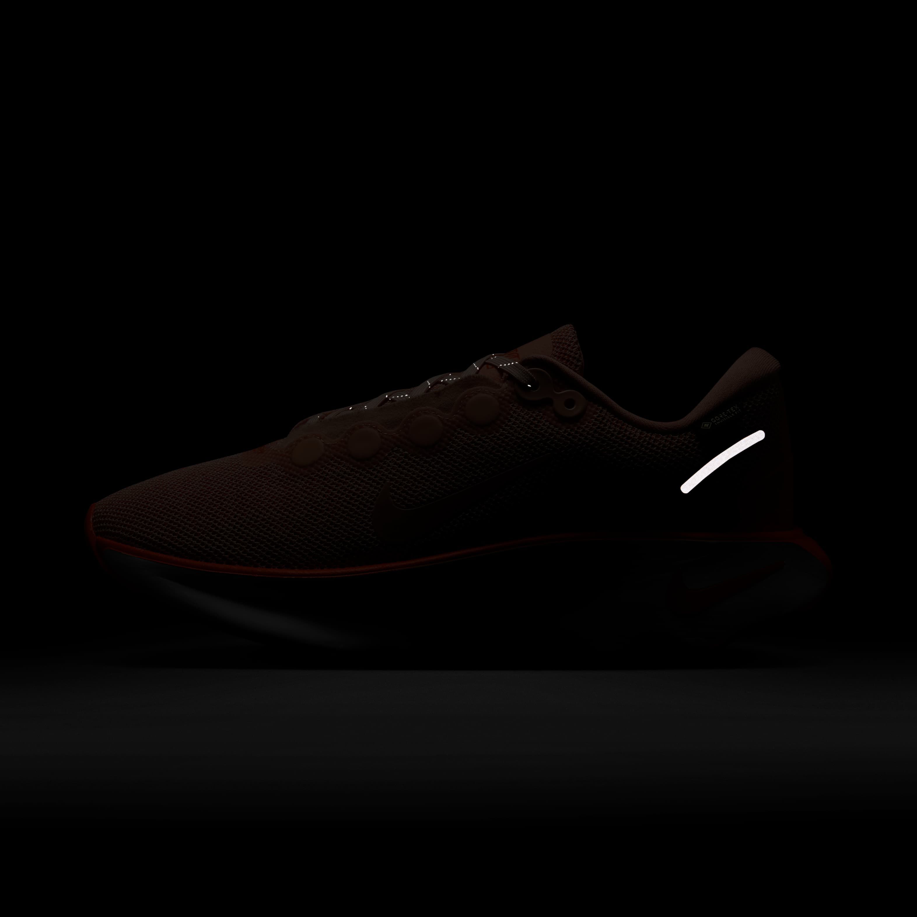 نايكي موتيفا جور-تكس image number 10