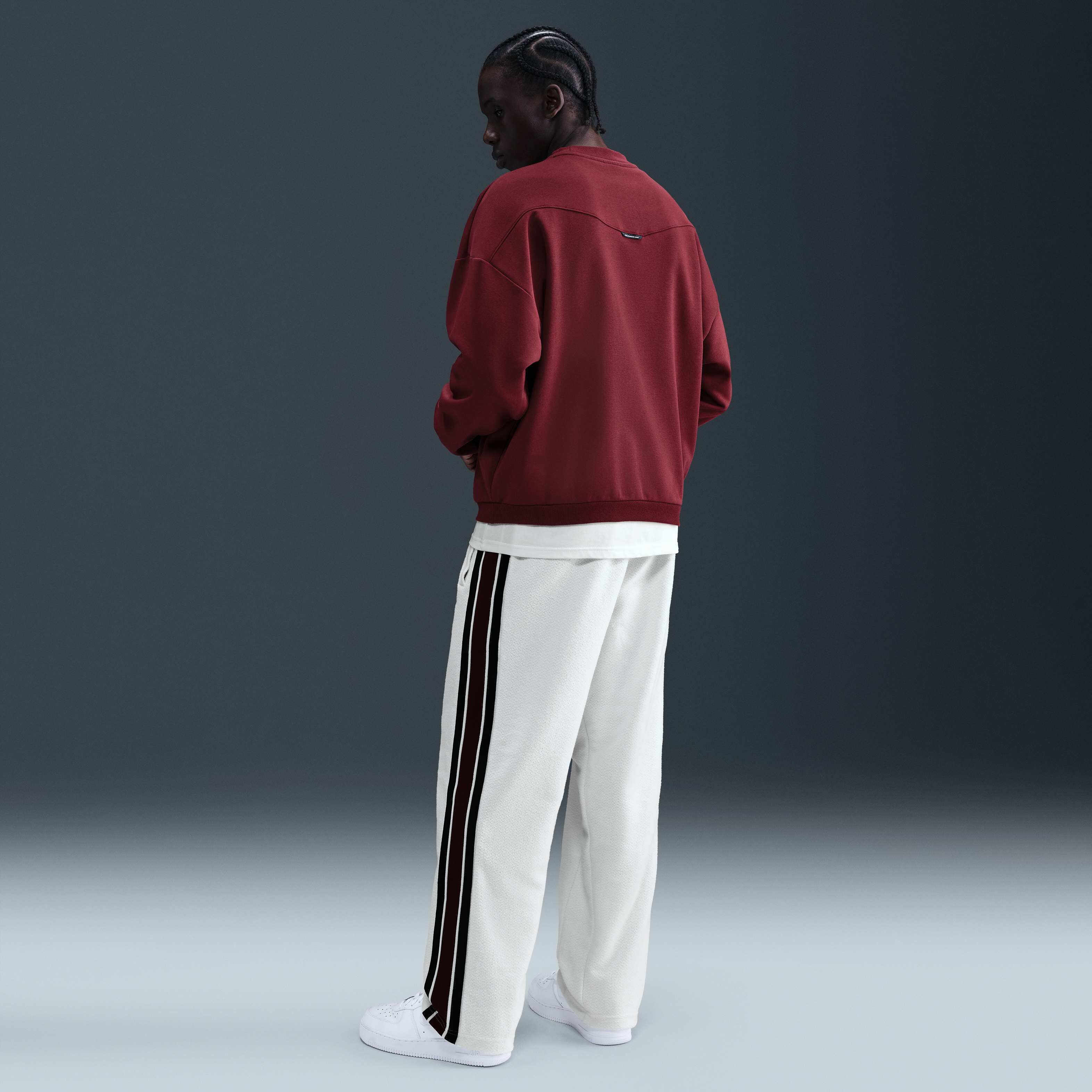 LeBron Standard Issue image number 3