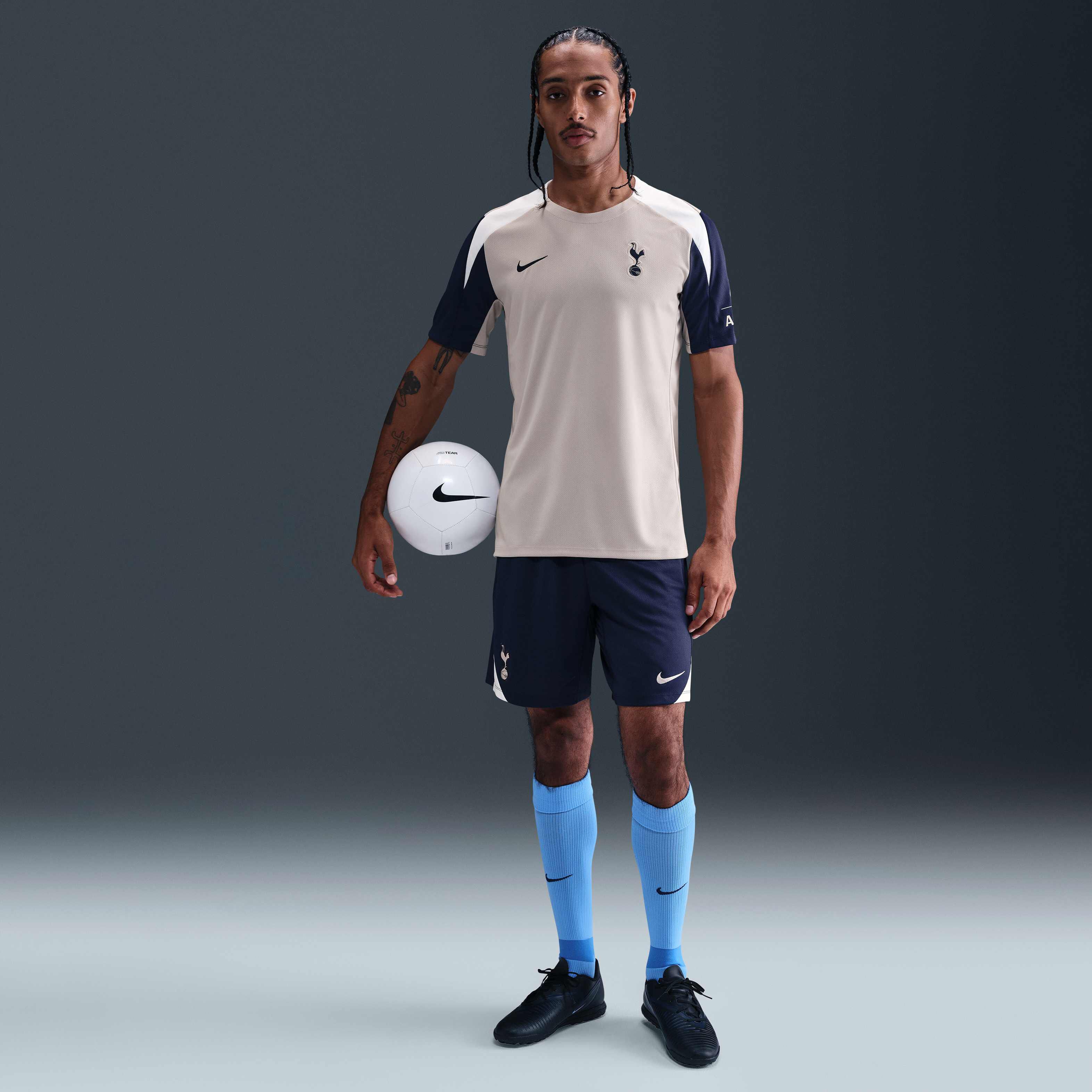Tottenham Hotspur Strike image number 0