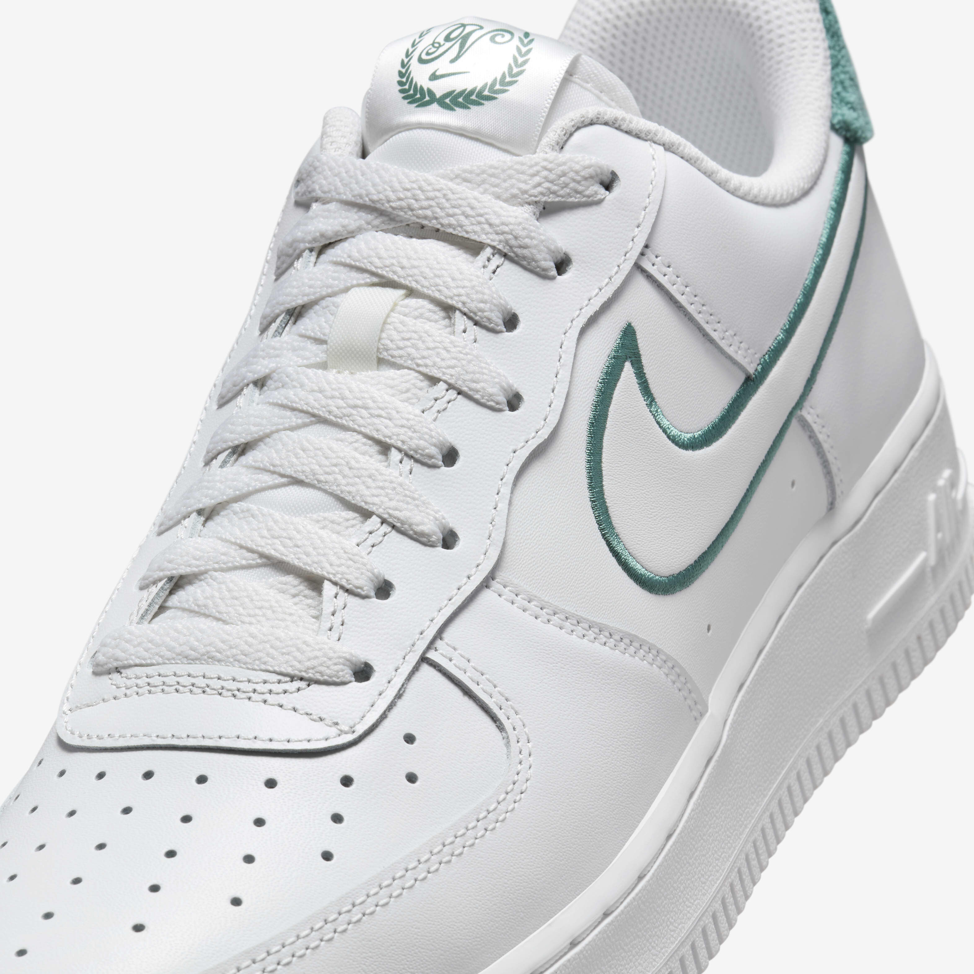 Nike Air Force 1 '07 LV8 image number 6