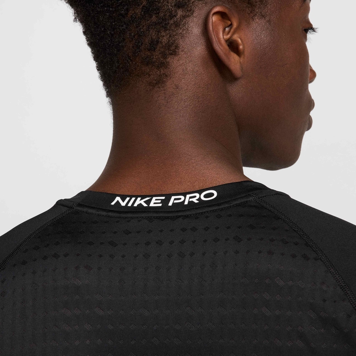 Nike Pro Breathe image number 2 Nike Pro Breathe image number 2