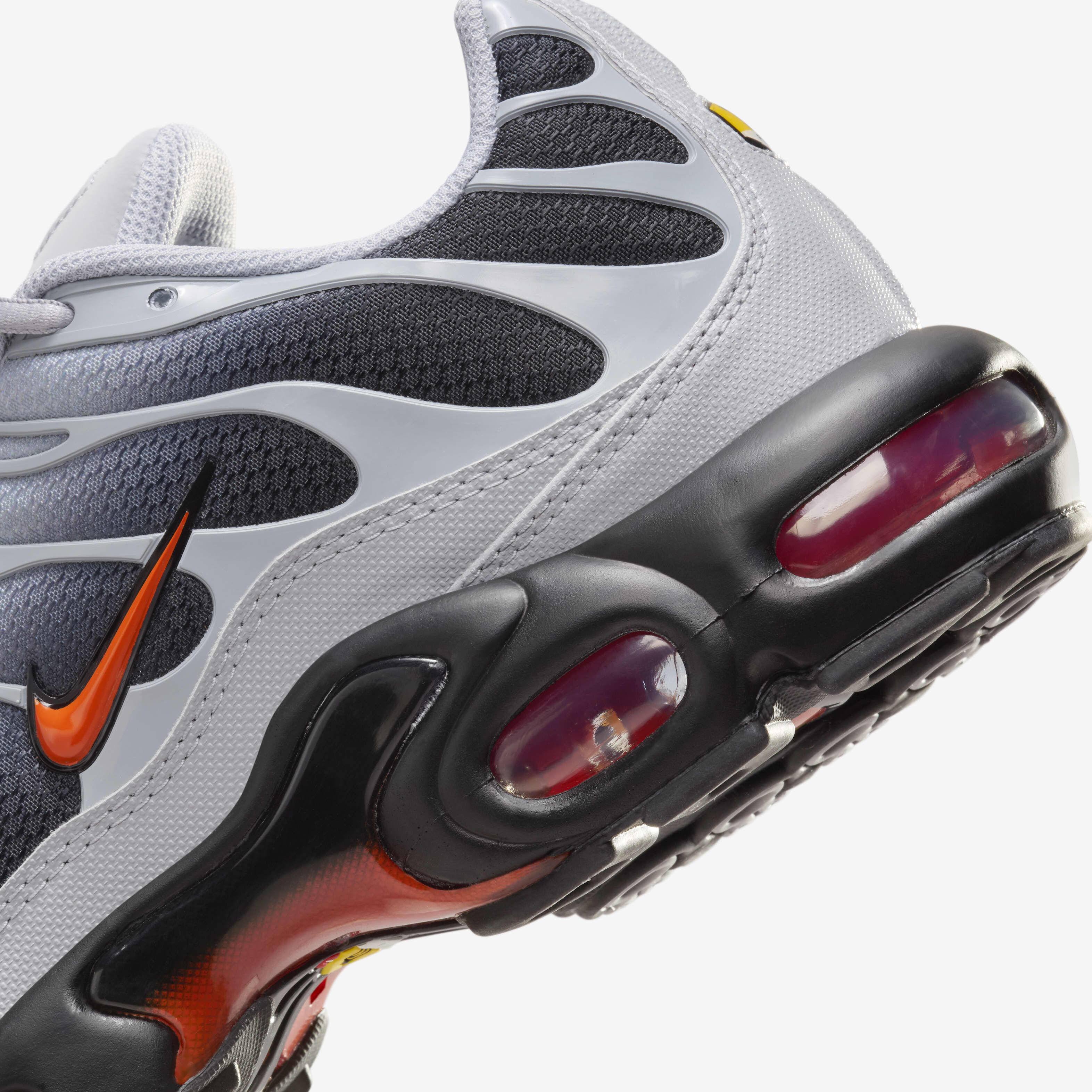 Nike air max plus grey and red discount