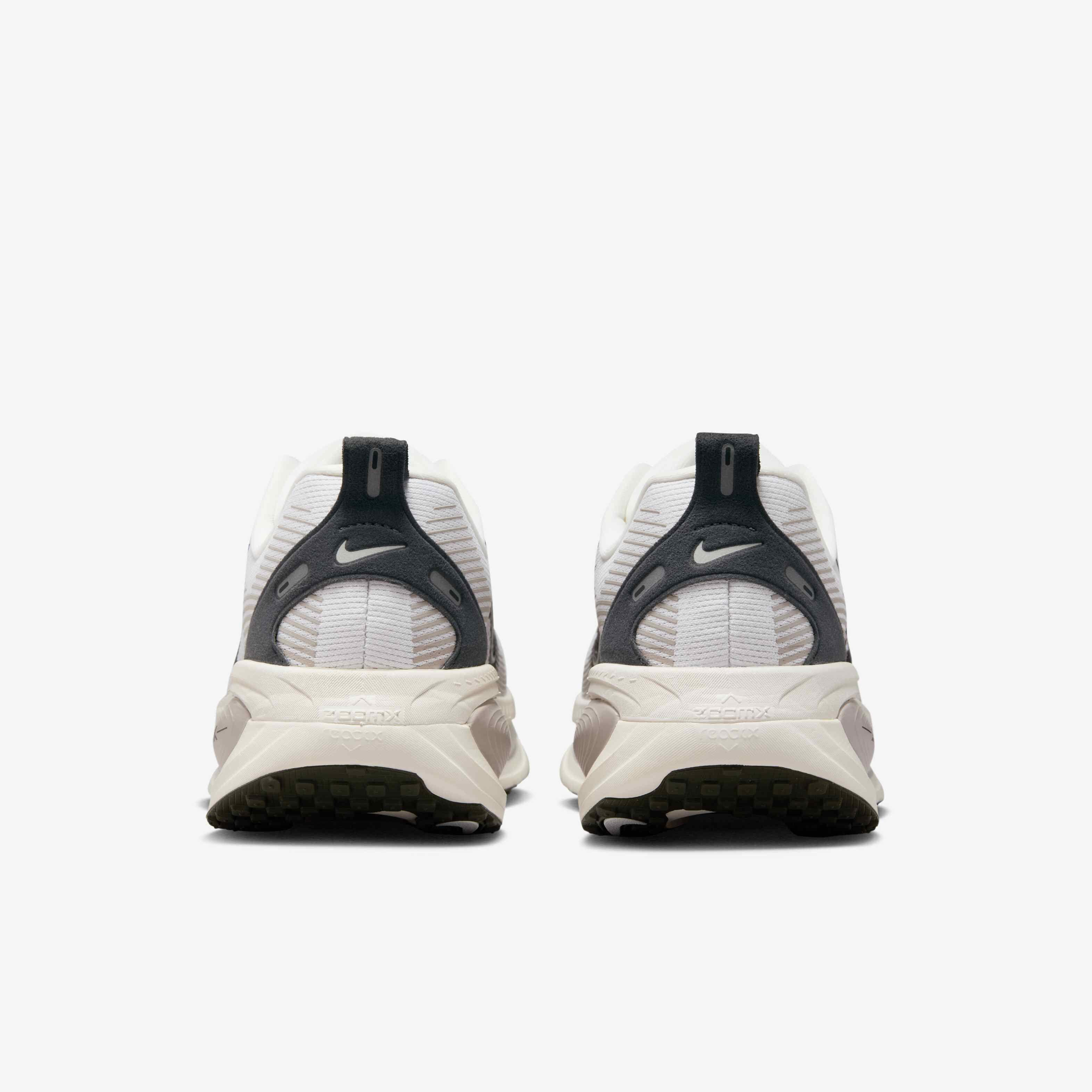 Nike Vomero 18 image number 5