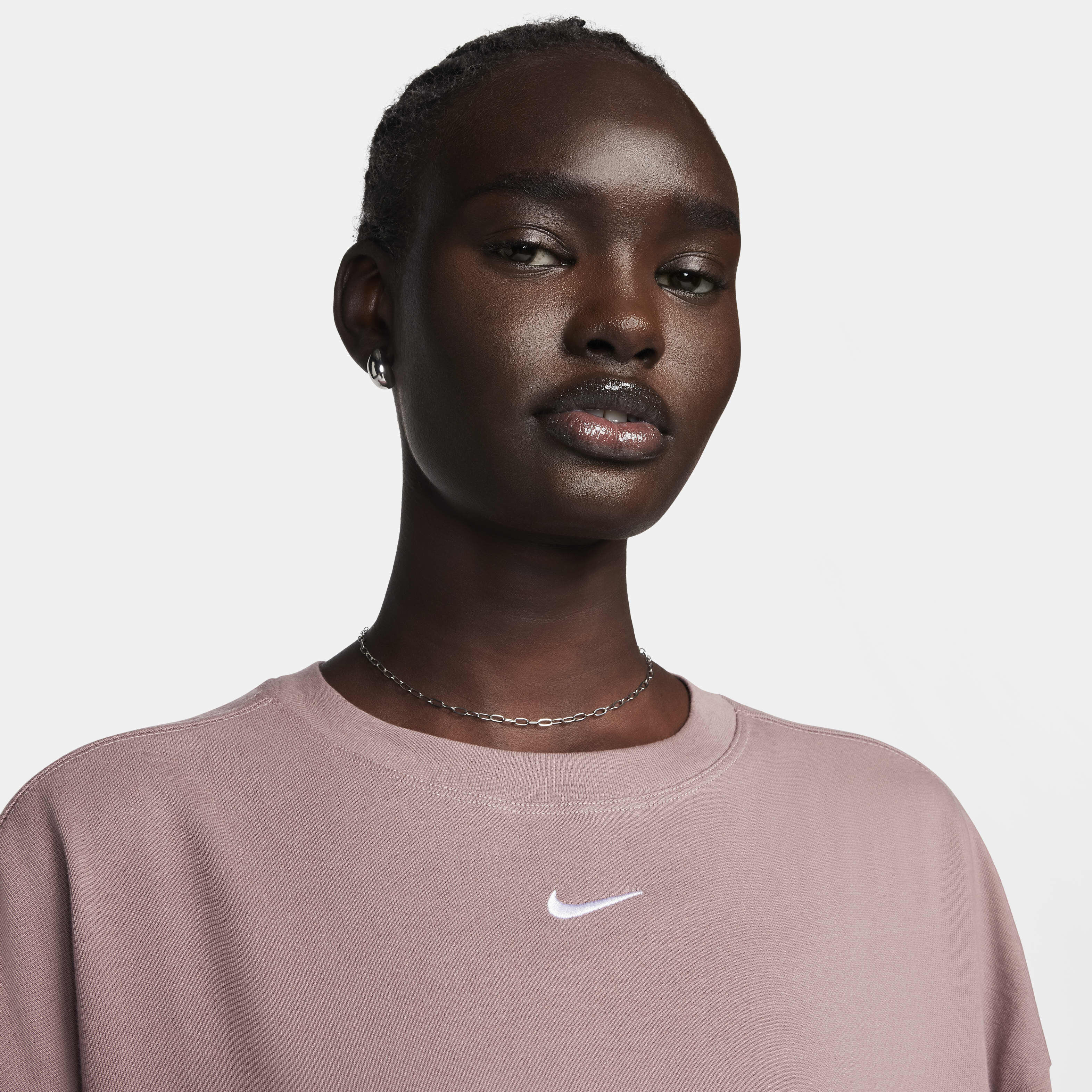 ★Nike★ Sportswear Premium Essential Oversized T-Shirt M Li Nike Sportswear Essential Women's Oversized T-Shirt. Nike.com