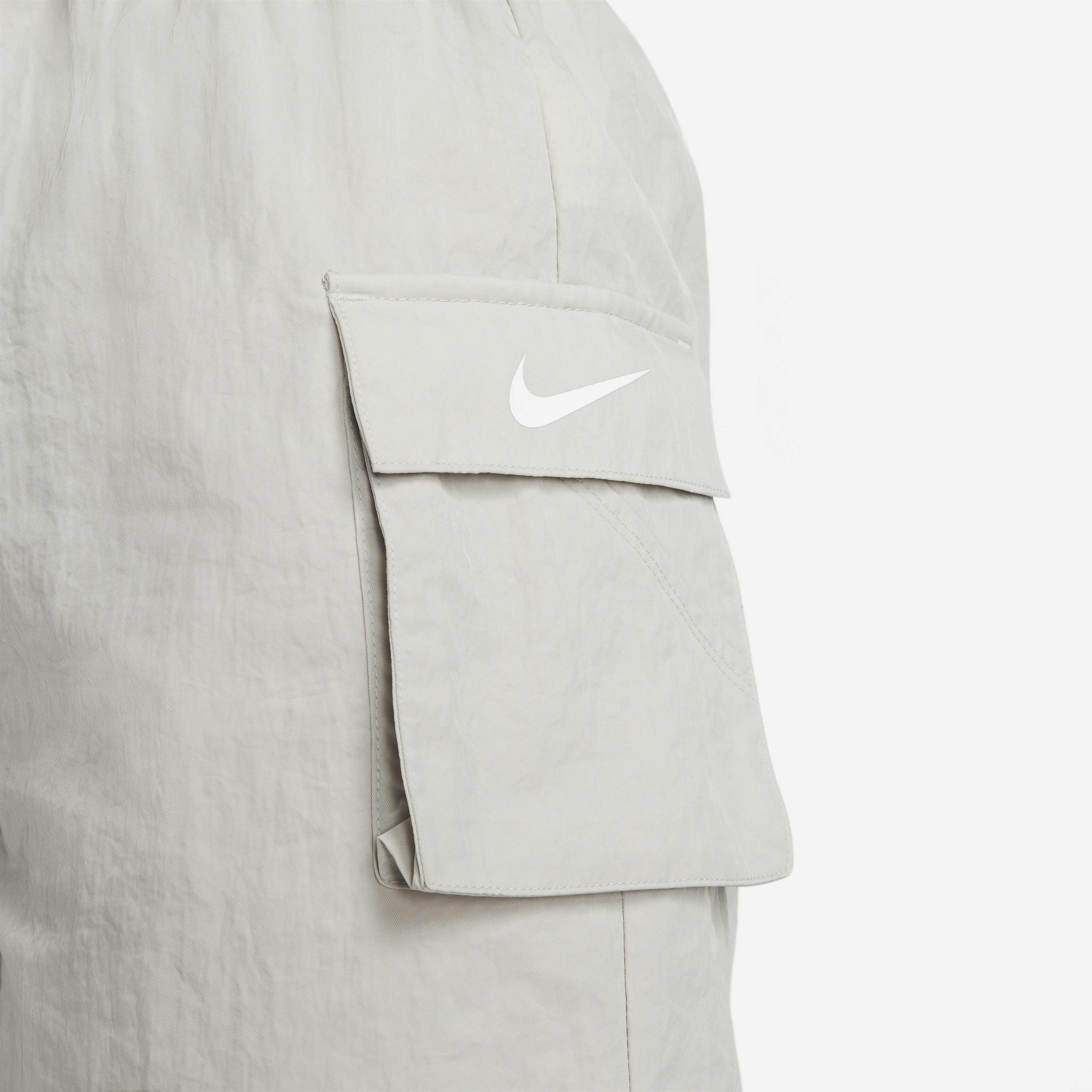 Nike Sportswear Essential image number 4