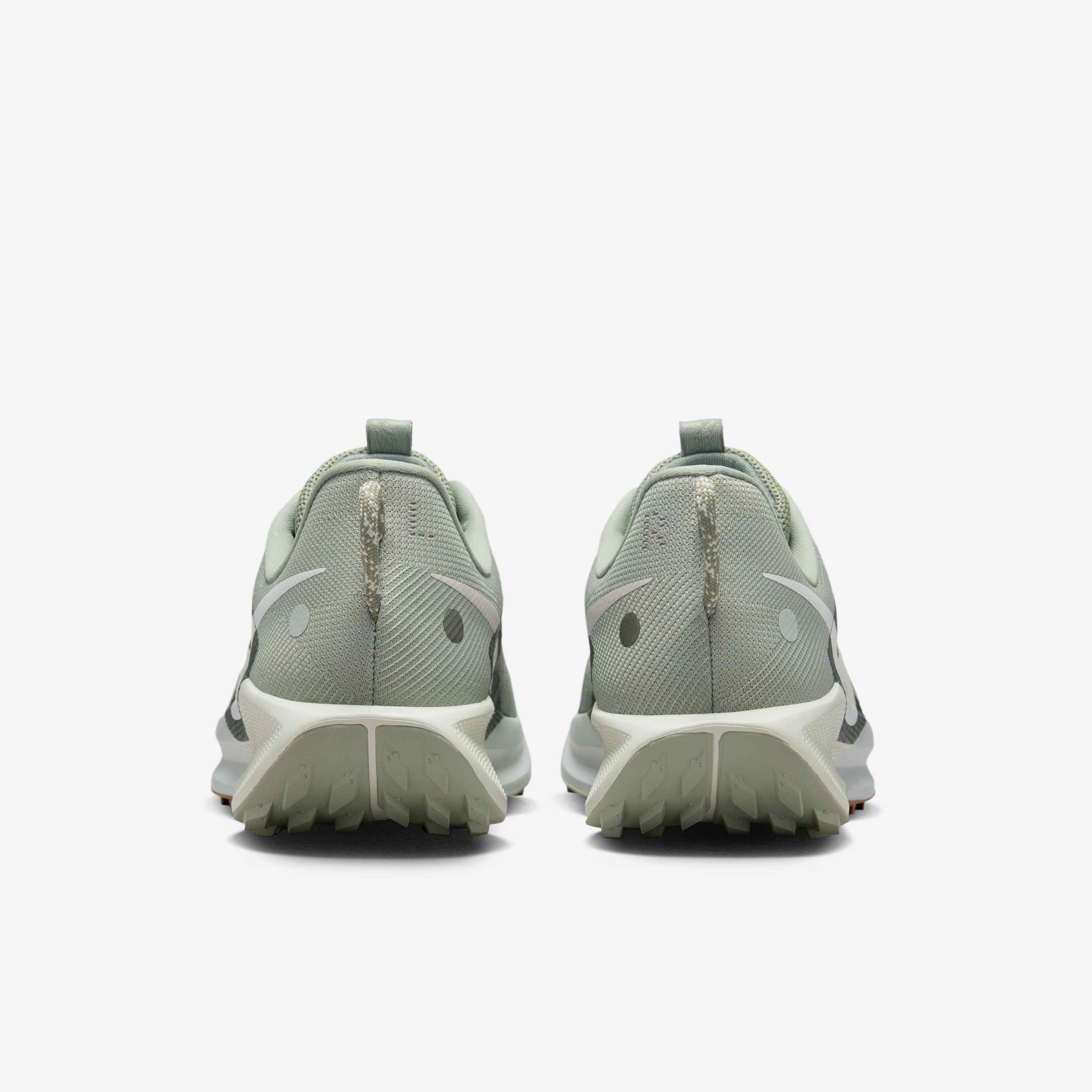 nike traverse mountain