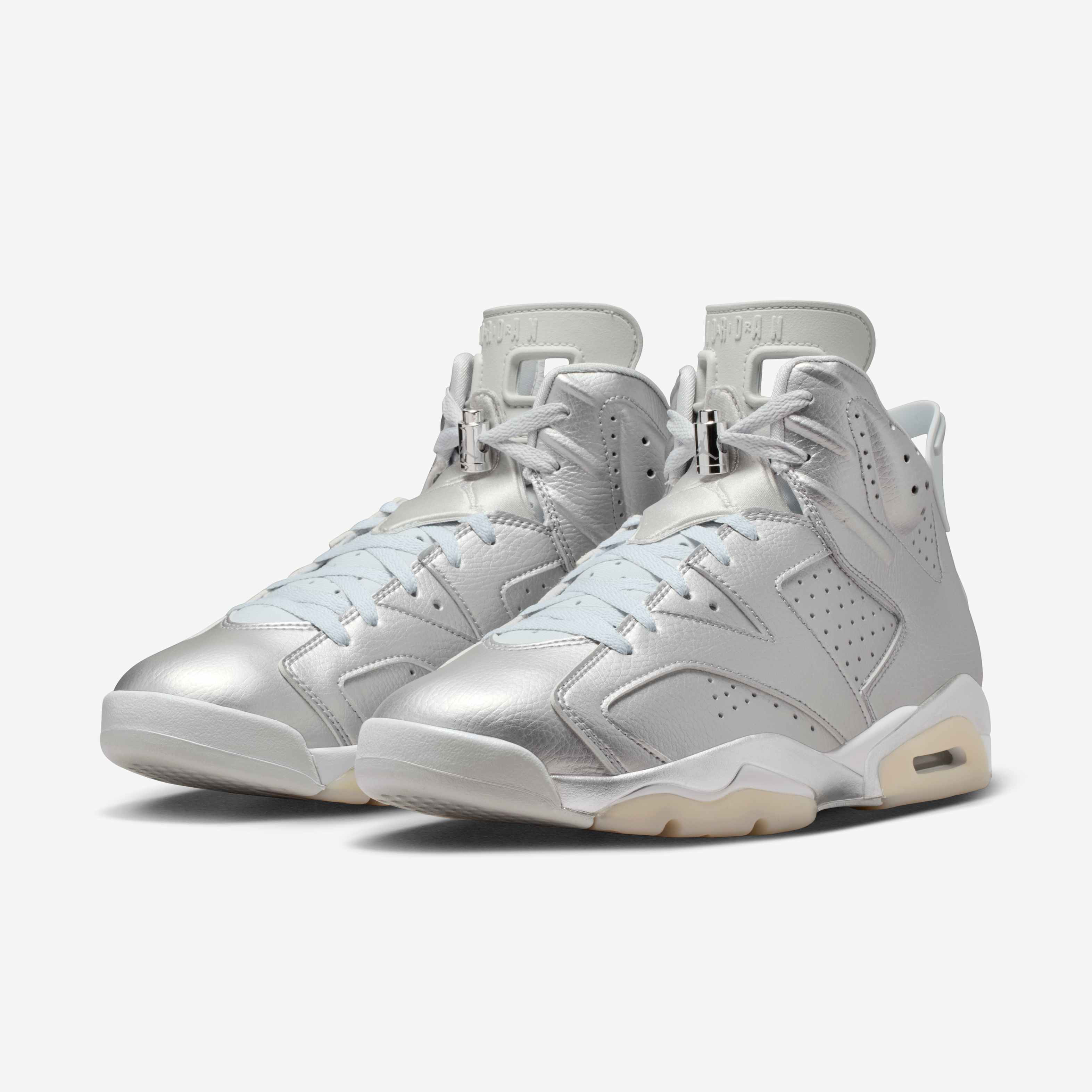 Air Jordan 6 Retro x Paris Saint-Germain 'Metallic Silver' image number 4