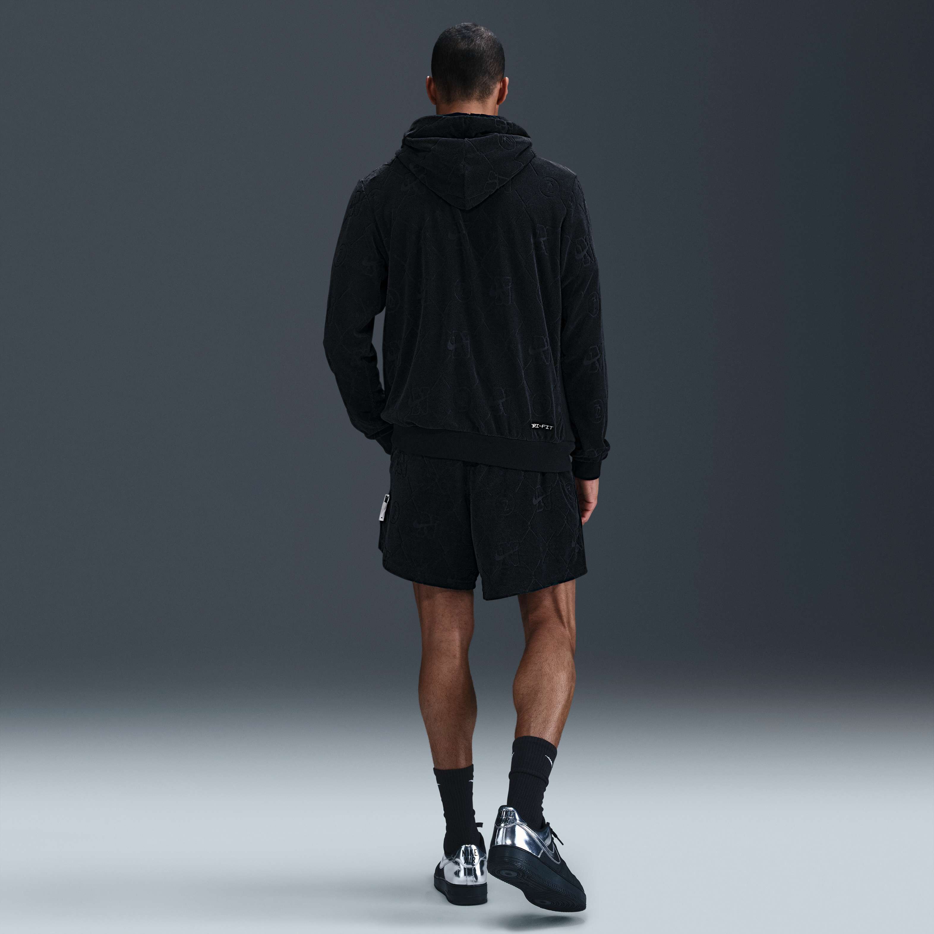 Nike Standard Issue image number 3