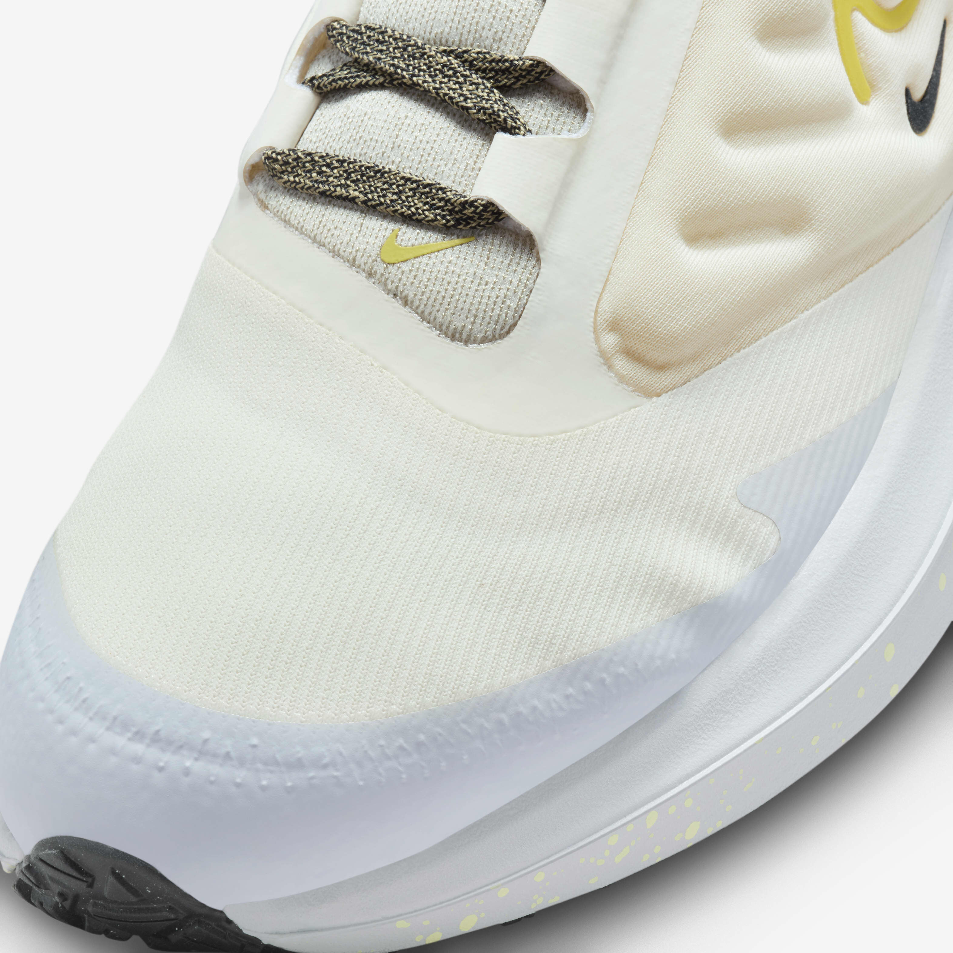Nike Air Winflo 9 Shield image number 6