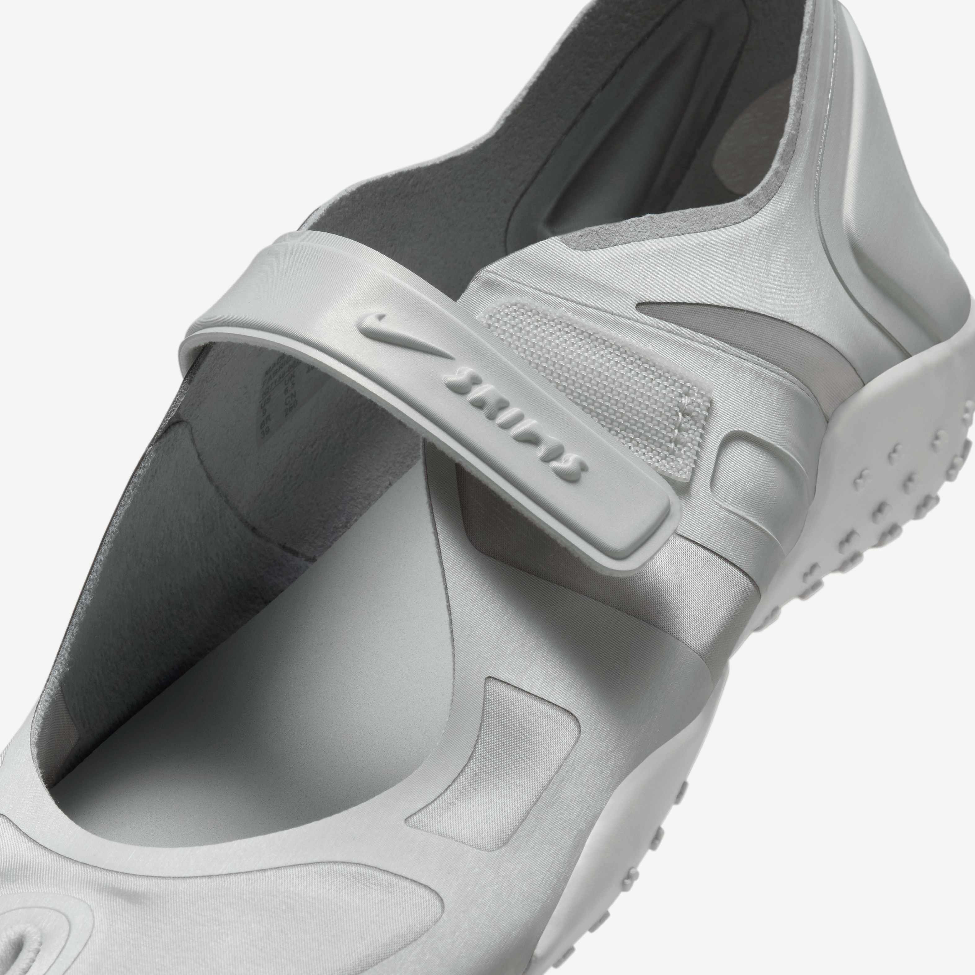 NikeSKIMS Rift Satin image number 6