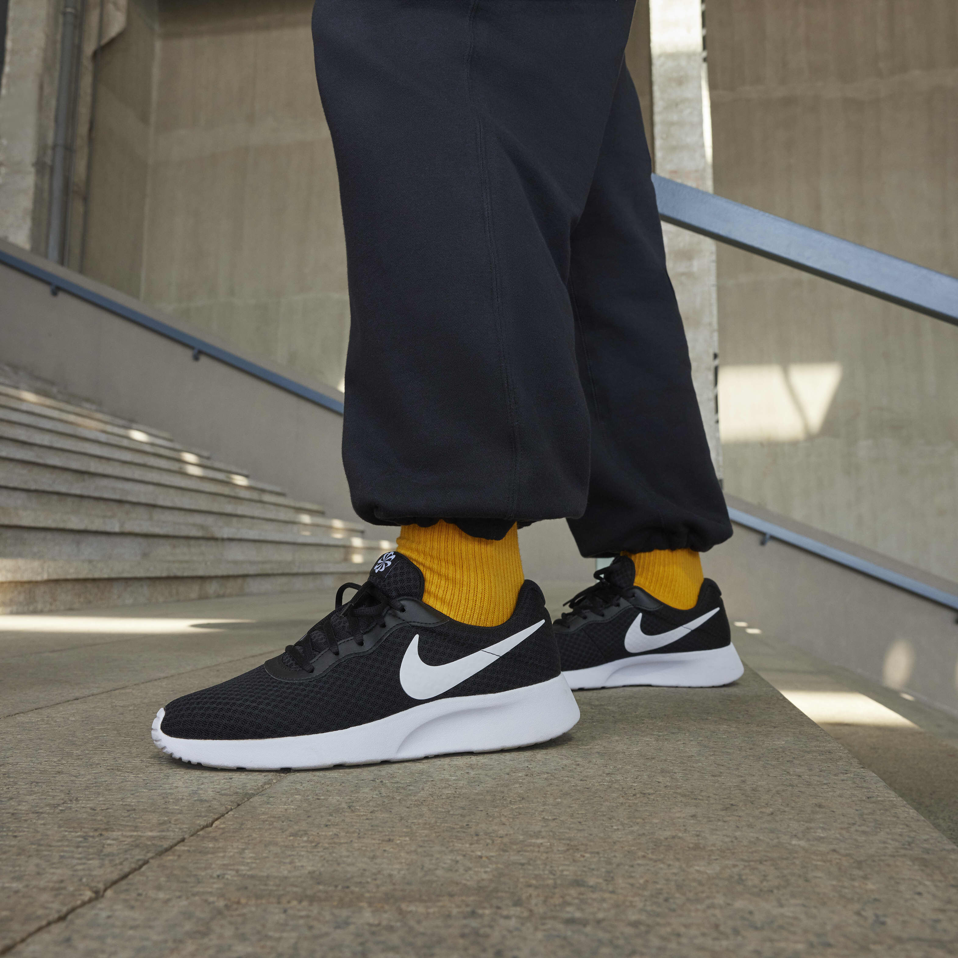 Buy Nike Tanjun Men s Shoes Nike Kuwait Official